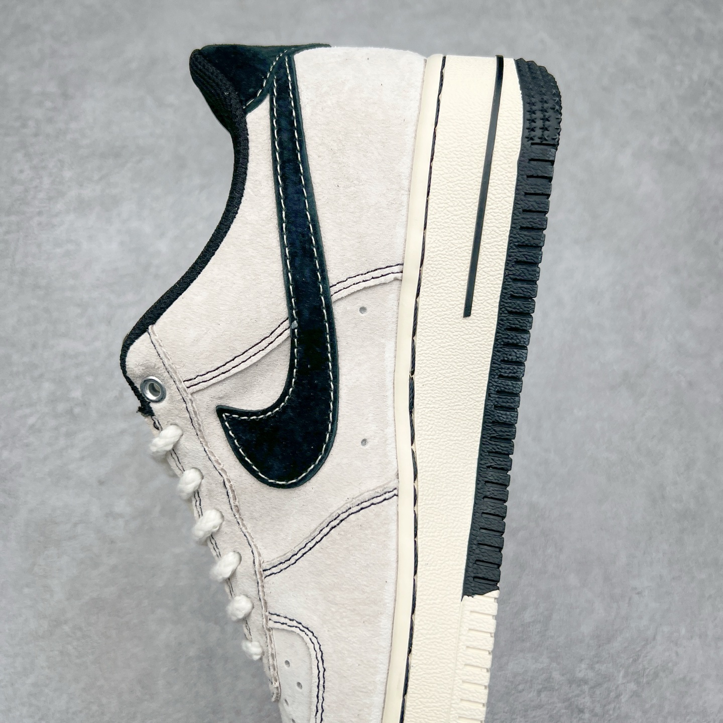 图片[7]-NK Air Force 1´07 Low 空军一号低帮百搭休闲运动板鞋 SJ6689-021 柔软、弹性十足的缓震性能和出色的中底设计 横跨复古与现代的外型结合 造就出风靡全球 三十多年的Force 1 直到今天还深受青睐 尺码：36 36.5 37.5 38 38.5 39 40 40.5 41 42 42.5 43 44 44.5 45-选品中心