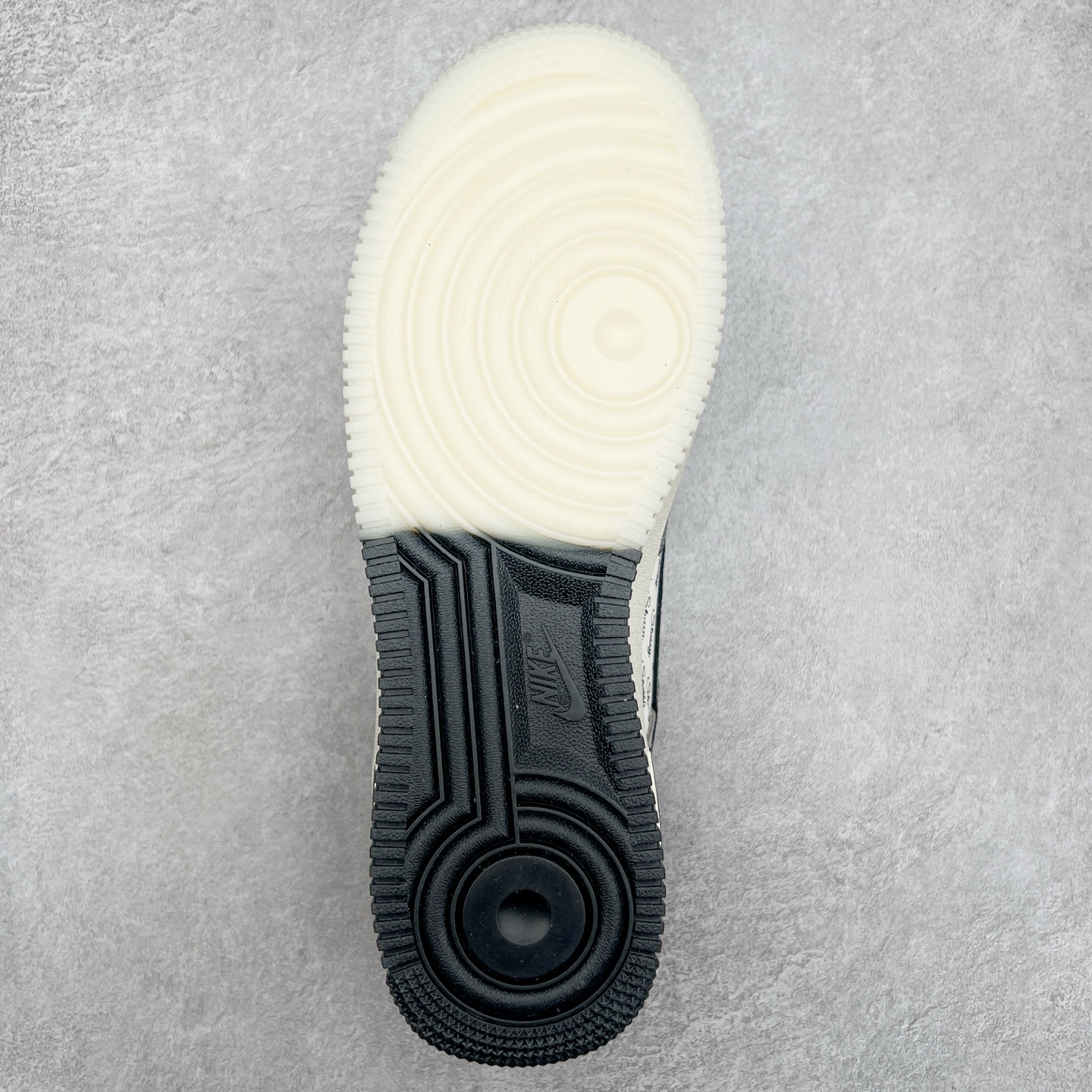 图片[9]-NK Air Force 1´07 Low 空军一号低帮百搭休闲运动板鞋 CH6336-518 柔软、弹性十足的缓震性能和出色的中底设计 横跨复古与现代的外型结合 造就出风靡全球 三十多年的Force 1 直到今天还深受青睐 尺码：36 36.5 37.5 38 38.5 39 40 40.5 41 42 42.5 43 44 44.5 45-选品中心