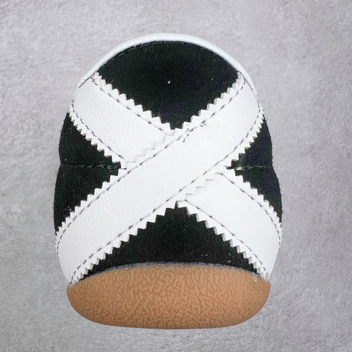 图片[8]-AD Originals Tokyo 东京限定系列复古百搭薄底德训风低帮休闲运动T头鞋 JI0183 ORIGINALS 挖掘复古运动基因，文 将经典与现代完美融合，推出薄底鞋系列，引起潮流趋势。此次COSTS带来的是ADIDAS ORIGINALS TOKYO系列黑白两款百搭配色，鞋款鞋面舒适贴合脚面， 同时采用柔软材质，穿着轻便舒适；中底缓震性能，鞋底有一定弹性，日常穿搭舒适且防滑。尺码：35⅔ 36 36⅔ 37⅓ 38 38⅔ 39⅓ 40 40⅔ 41⅓ 42 42⅔ 43⅓ 44 45-选品中心