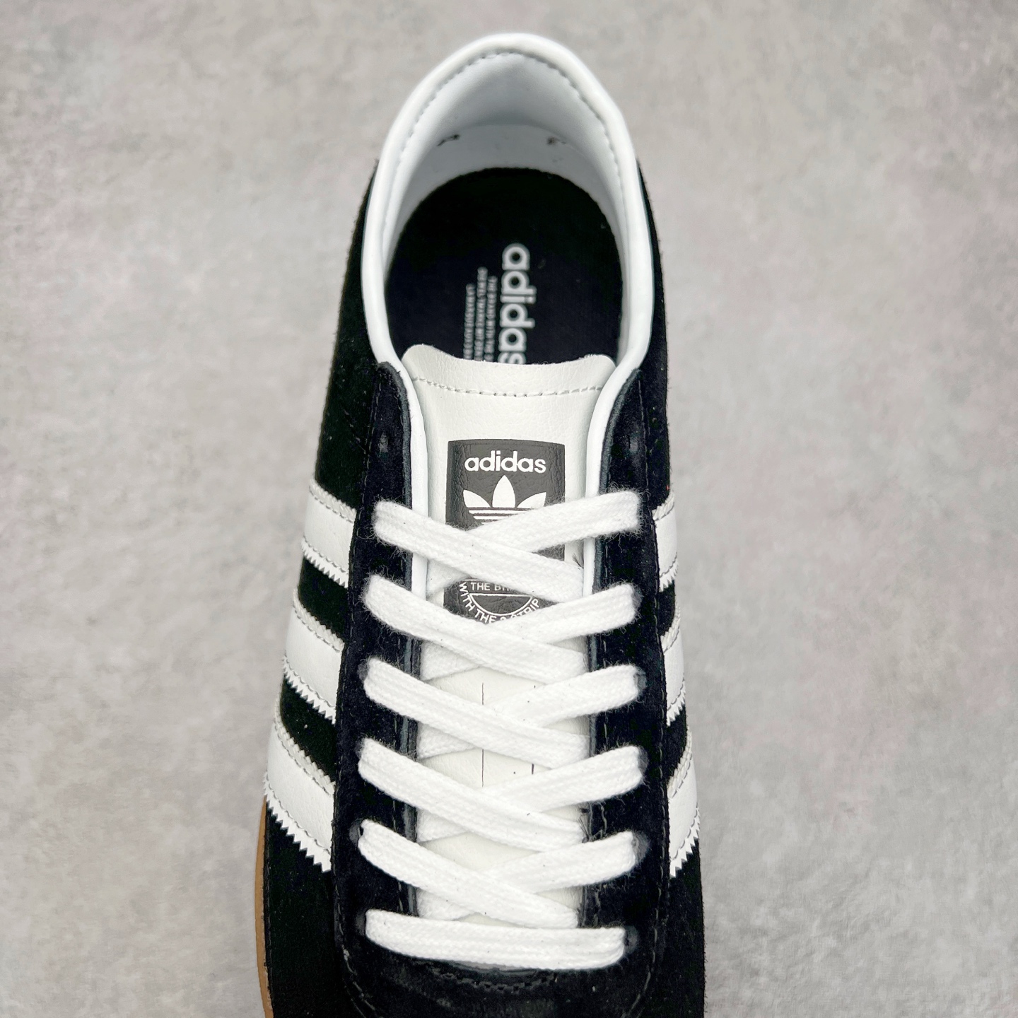 图片[5]-AD Originals Tokyo 东京限定系列复古百搭薄底德训风低帮休闲运动T头鞋 JI0183 ORIGINALS 挖掘复古运动基因，文 将经典与现代完美融合，推出薄底鞋系列，引起潮流趋势。此次COSTS带来的是ADIDAS ORIGINALS TOKYO系列黑白两款百搭配色，鞋款鞋面舒适贴合脚面， 同时采用柔软材质，穿着轻便舒适；中底缓震性能，鞋底有一定弹性，日常穿搭舒适且防滑。尺码：35⅔ 36 36⅔ 37⅓ 38 38⅔ 39⅓ 40 40⅔ 41⅓ 42 42⅔ 43⅓ 44 45-选品中心