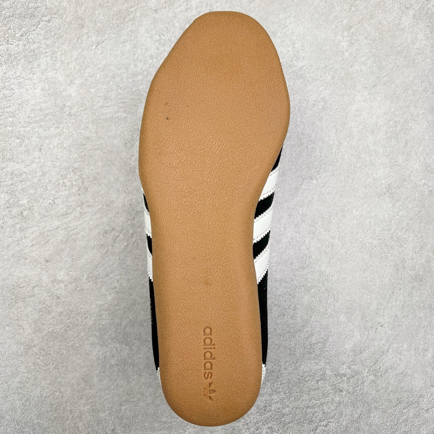 图片[9]-AD Originals Tokyo 东京限定系列复古百搭薄底德训风低帮休闲运动T头鞋 JI0183 ORIGINALS 挖掘复古运动基因，文 将经典与现代完美融合，推出薄底鞋系列，引起潮流趋势。此次COSTS带来的是ADIDAS ORIGINALS TOKYO系列黑白两款百搭配色，鞋款鞋面舒适贴合脚面， 同时采用柔软材质，穿着轻便舒适；中底缓震性能，鞋底有一定弹性，日常穿搭舒适且防滑。尺码：35⅔ 36 36⅔ 37⅓ 38 38⅔ 39⅓ 40 40⅔ 41⅓ 42 42⅔ 43⅓ 44 45-选品中心