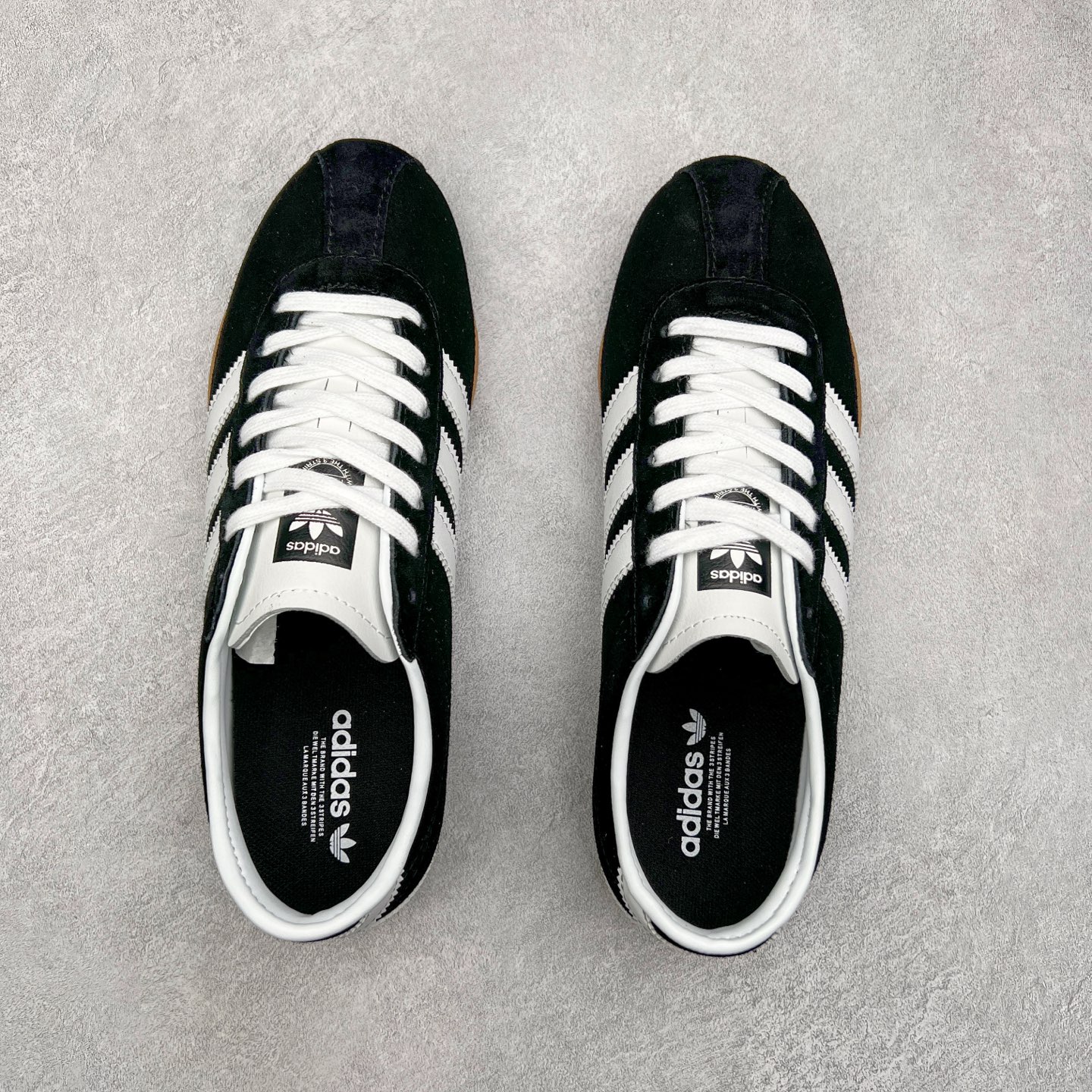 图片[3]-AD Originals Tokyo 东京限定系列复古百搭薄底德训风低帮休闲运动T头鞋 JI0183 ORIGINALS 挖掘复古运动基因，文 将经典与现代完美融合，推出薄底鞋系列，引起潮流趋势。此次COSTS带来的是ADIDAS ORIGINALS TOKYO系列黑白两款百搭配色，鞋款鞋面舒适贴合脚面， 同时采用柔软材质，穿着轻便舒适；中底缓震性能，鞋底有一定弹性，日常穿搭舒适且防滑。尺码：35⅔ 36 36⅔ 37⅓ 38 38⅔ 39⅓ 40 40⅔ 41⅓ 42 42⅔ 43⅓ 44 45-选品中心