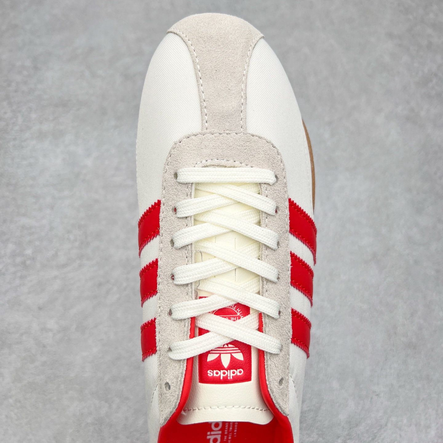 图片[4]-AD Originals Tokyo 东京限定系列复古百搭薄底德训风低帮休闲运动T头鞋 JI3300 ORIGINALS 挖掘复古运动基因，文 将经典与现代完美融合，推出薄底鞋系列，引起潮流趋势。此次COSTS带来的是ADIDAS ORIGINALS TOKYO系列黑白两款百搭配色，鞋款鞋面舒适贴合脚面， 同时采用柔软材质，穿着轻便舒适；中底缓震性能，鞋底有一定弹性，日常穿搭舒适且防滑。尺码：35⅔ 36 36⅔ 37⅓ 38 38⅔ 39⅓ 40 40⅔ 41⅓ 42 42⅔ 43⅓ 44 45-选品中心