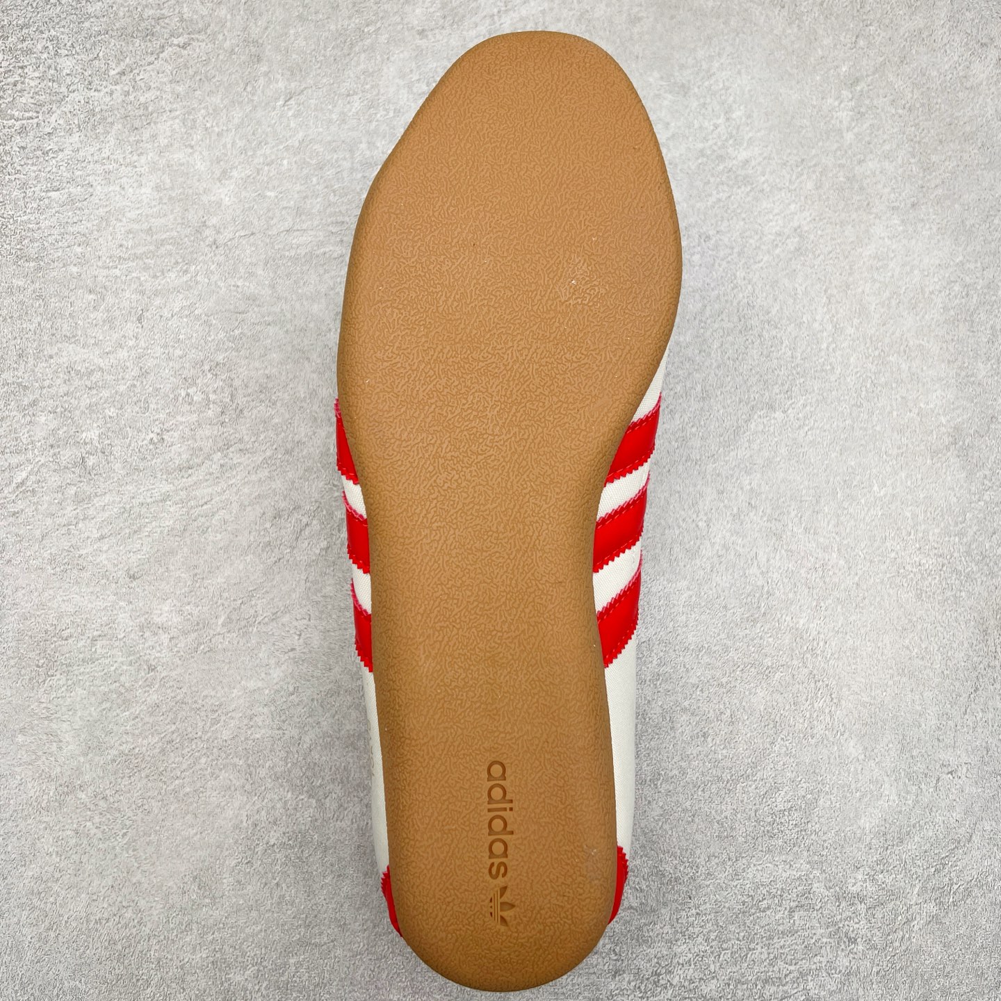 图片[9]-AD Originals Tokyo 东京限定系列复古百搭薄底德训风低帮休闲运动T头鞋 JI3300 ORIGINALS 挖掘复古运动基因，文 将经典与现代完美融合，推出薄底鞋系列，引起潮流趋势。此次COSTS带来的是ADIDAS ORIGINALS TOKYO系列黑白两款百搭配色，鞋款鞋面舒适贴合脚面， 同时采用柔软材质，穿着轻便舒适；中底缓震性能，鞋底有一定弹性，日常穿搭舒适且防滑。尺码：35⅔ 36 36⅔ 37⅓ 38 38⅔ 39⅓ 40 40⅔ 41⅓ 42 42⅔ 43⅓ 44 45-选品中心