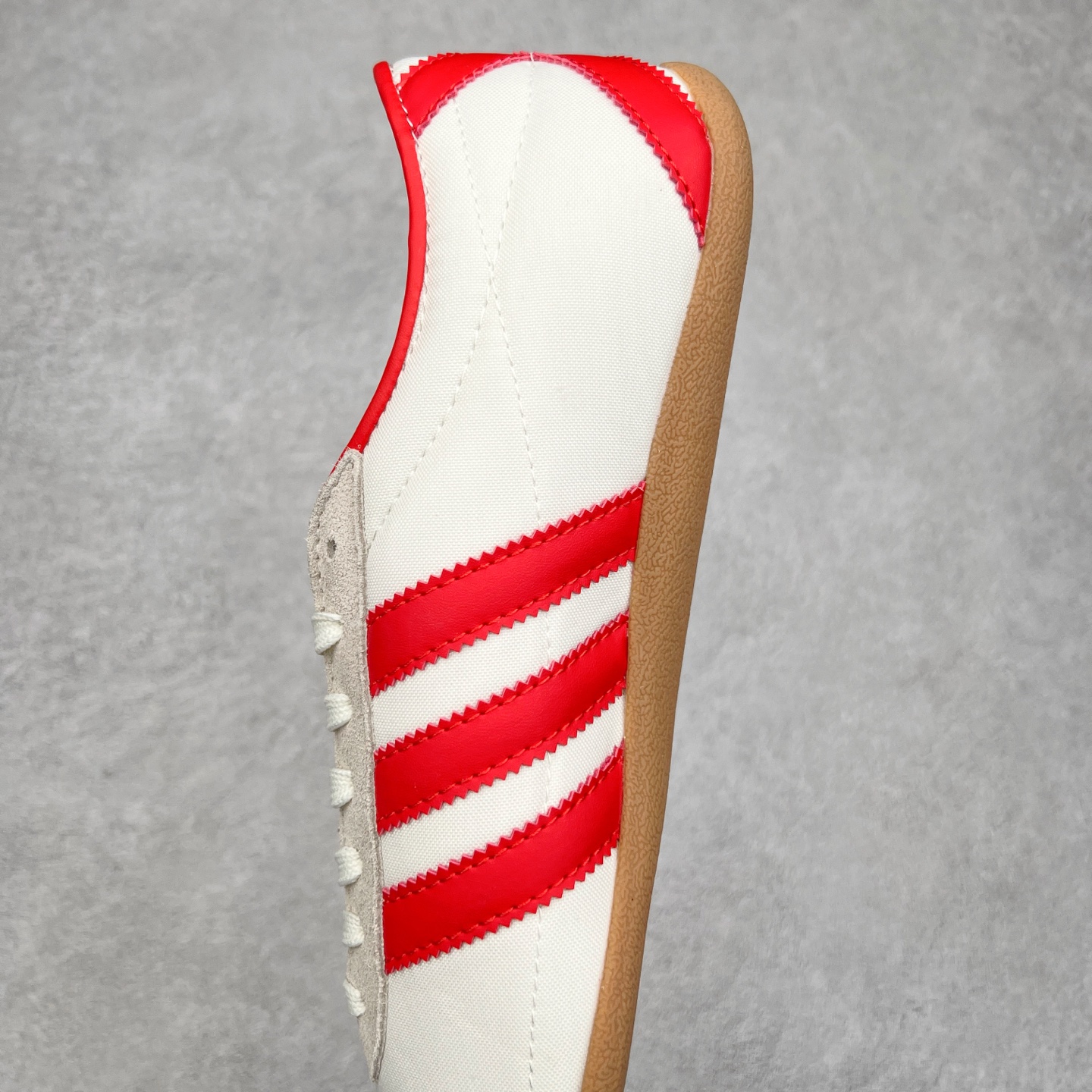 图片[7]-AD Originals Tokyo 东京限定系列复古百搭薄底德训风低帮休闲运动T头鞋 JI3300 ORIGINALS 挖掘复古运动基因，文 将经典与现代完美融合，推出薄底鞋系列，引起潮流趋势。此次COSTS带来的是ADIDAS ORIGINALS TOKYO系列黑白两款百搭配色，鞋款鞋面舒适贴合脚面， 同时采用柔软材质，穿着轻便舒适；中底缓震性能，鞋底有一定弹性，日常穿搭舒适且防滑。尺码：35⅔ 36 36⅔ 37⅓ 38 38⅔ 39⅓ 40 40⅔ 41⅓ 42 42⅔ 43⅓ 44 45-选品中心