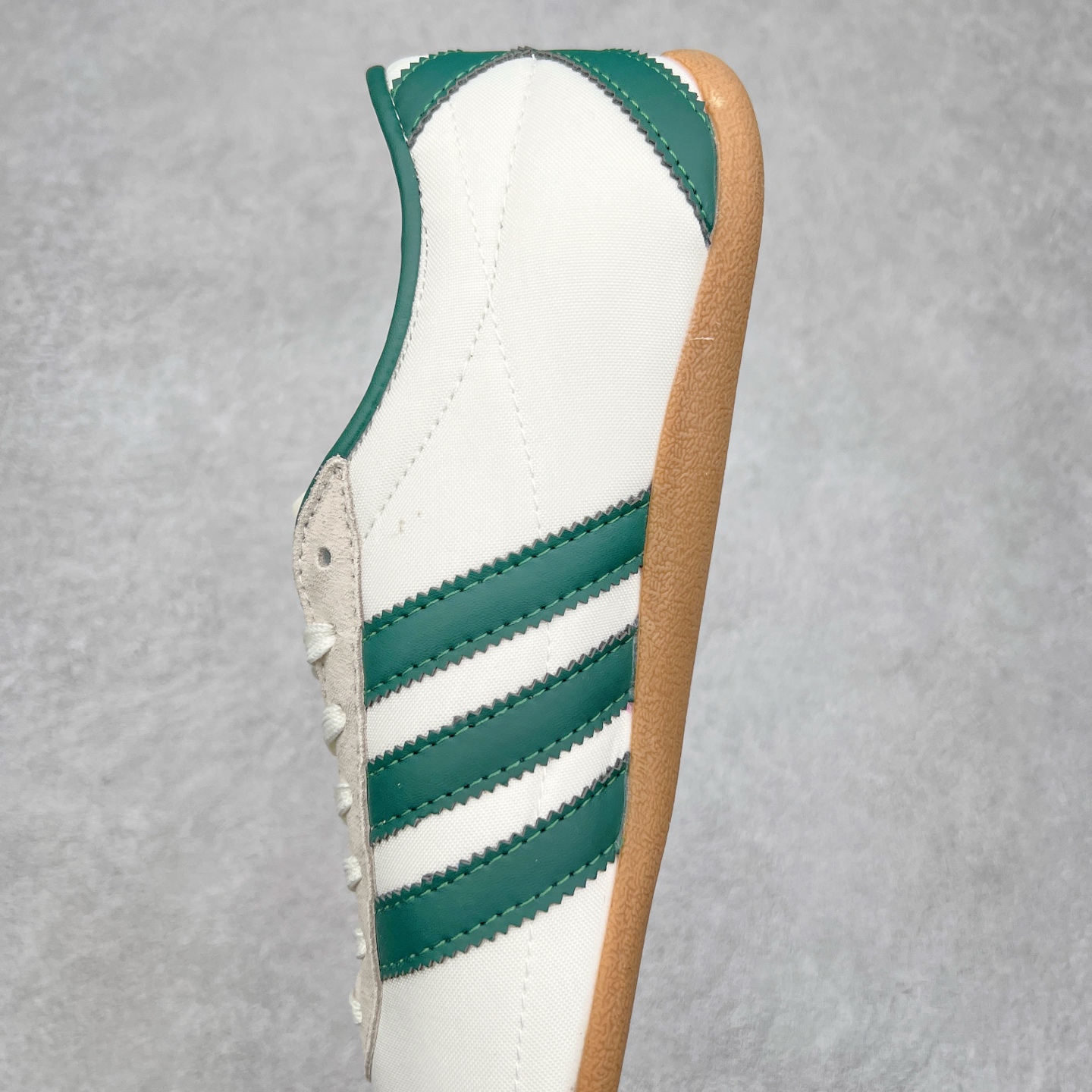 图片[7]-AD Originals Tokyo 东京限定系列复古百搭薄底德训风低帮休闲运动T头鞋 JP9705 ORIGINALS 挖掘复古运动基因，文 将经典与现代完美融合，推出薄底鞋系列，引起潮流趋势。此次COSTS带来的是ADIDAS ORIGINALS TOKYO系列黑白两款百搭配色，鞋款鞋面舒适贴合脚面， 同时采用柔软材质，穿着轻便舒适；中底缓震性能，鞋底有一定弹性，日常穿搭舒适且防滑。尺码：35⅔ 36 36⅔ 37⅓ 38 38⅔ 39⅓ 40 40⅔ 41⅓ 42 42⅔ 43⅓ 44 45-选品中心