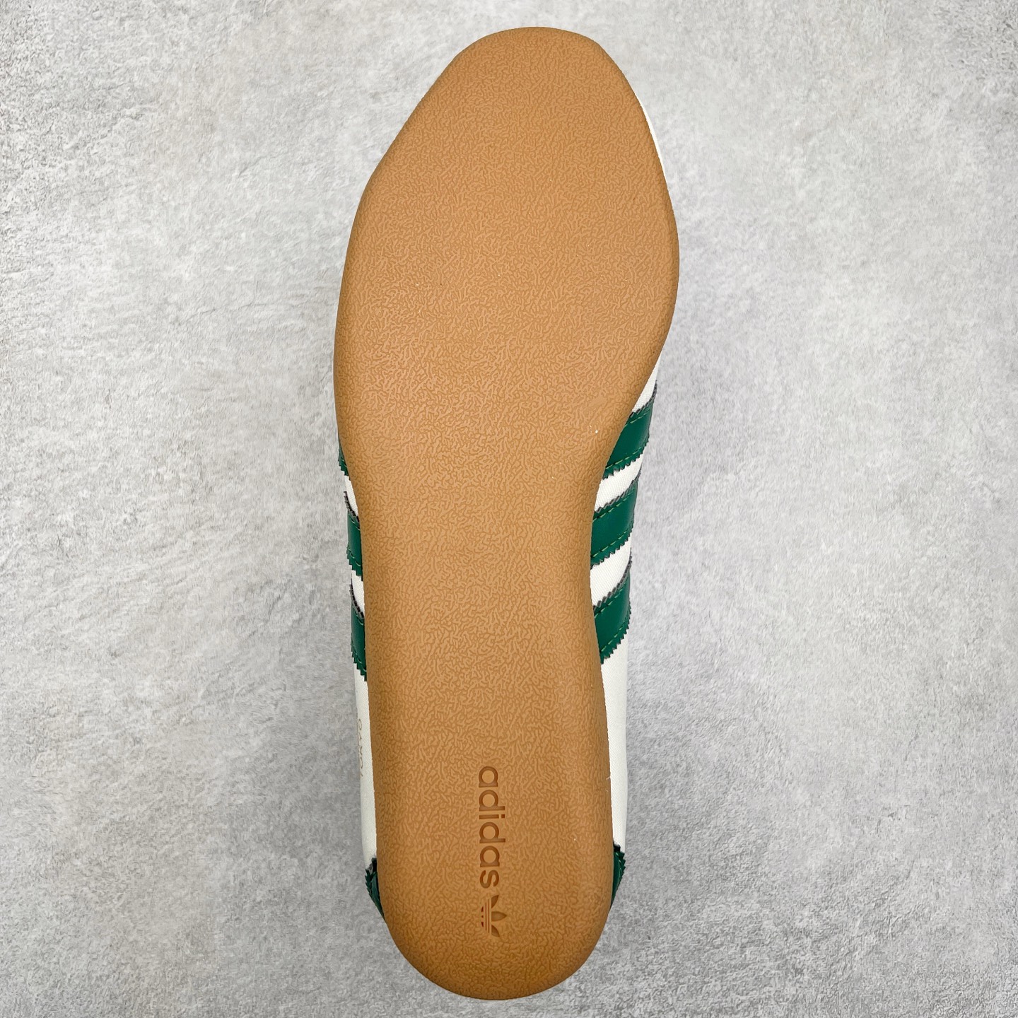 图片[9]-AD Originals Tokyo 东京限定系列复古百搭薄底德训风低帮休闲运动T头鞋 JP9705 ORIGINALS 挖掘复古运动基因，文 将经典与现代完美融合，推出薄底鞋系列，引起潮流趋势。此次COSTS带来的是ADIDAS ORIGINALS TOKYO系列黑白两款百搭配色，鞋款鞋面舒适贴合脚面， 同时采用柔软材质，穿着轻便舒适；中底缓震性能，鞋底有一定弹性，日常穿搭舒适且防滑。尺码：35⅔ 36 36⅔ 37⅓ 38 38⅔ 39⅓ 40 40⅔ 41⅓ 42 42⅔ 43⅓ 44 45-选品中心