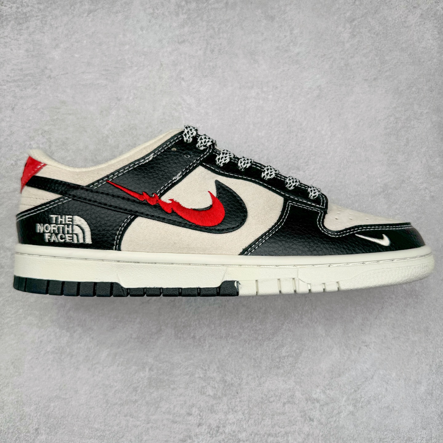 NK Dunk Low 定制配色 DJ2024-128 大厂出品 极力推荐 原装头层材料 独家版型蒸餾加工帶來的是更好的视觉和脚感体验大厂纯原品质出货 清洁度 电绣工艺 皮料切割干净无任何毛边 细节完美 尺码：36 36.5 37.5 38 38.5 39 40 40.5 41 42 42.5 43 44 44.5 45-选品中心