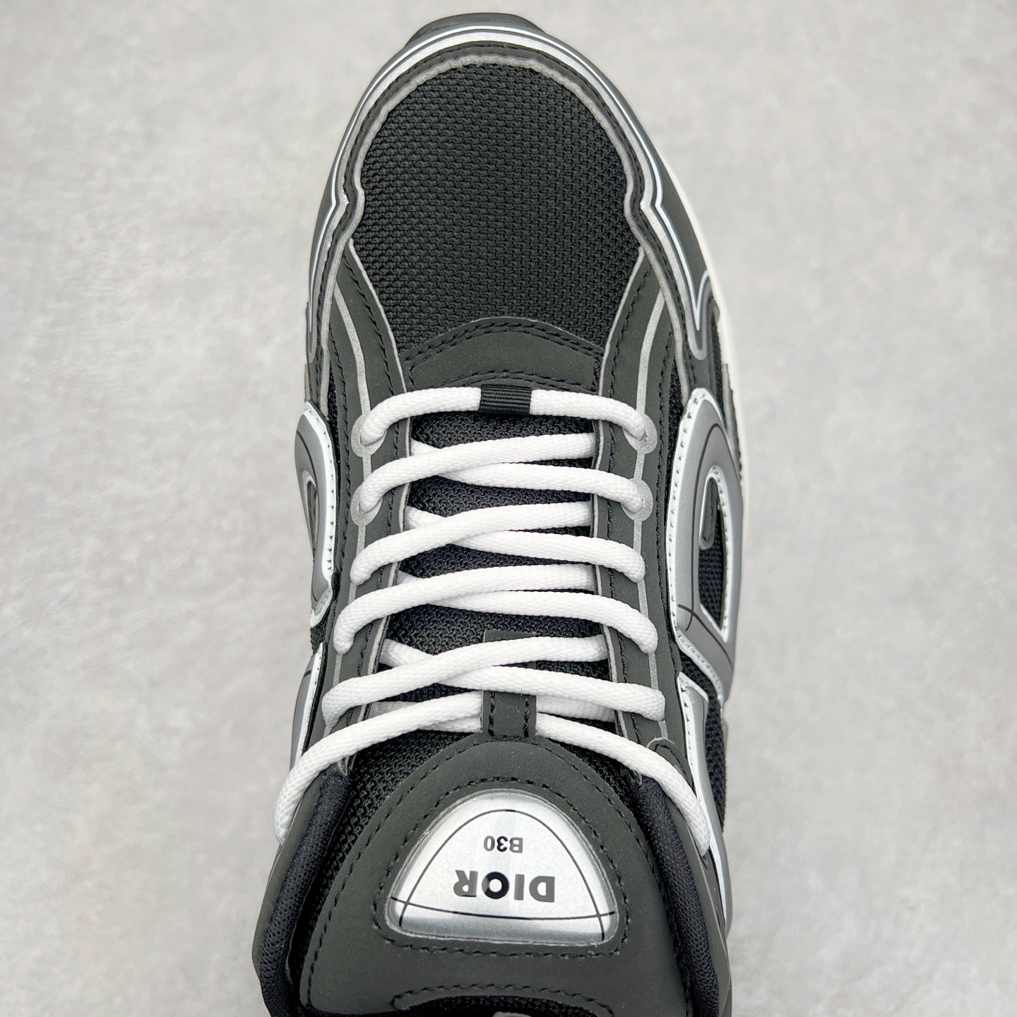 图片[4]-＃ZC总裁 Dior B30 迪奥网眼织物低帮运动休闲鞋 原版开模 海淘专供品质同渠道货源 全套专柜原装配件 该款系列采用黑网色眼织物白和色科技料面精心制 作饰以反光“CD30”图形标志 外格轻盈的刻雕效果橡胶鞋搭底配标志性点的缀提升格调 内弹部力细节塑造想理的舒适穿着体验可与各休式闲造型配搭 彰显尚时现代的运风动范 正常尺码：39 40 41 42 43 44 45-选品中心