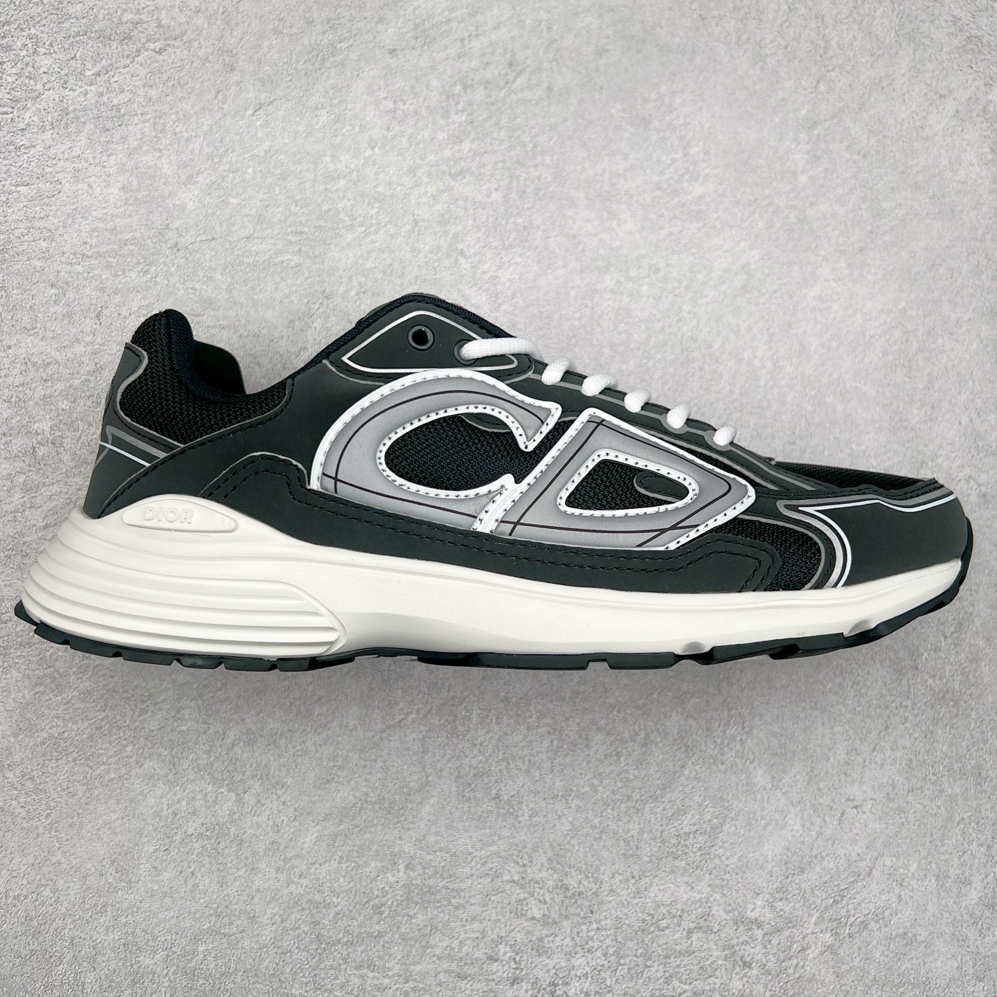 #ZC总裁 Dior B30 迪奥网眼织物低帮运动休闲鞋 原版开模 海淘专供品质同渠道货源 全套专柜原装配件 该款系列采用黑网色眼织物白和色科技料面精心制 作饰以反光“CD30”图形标志 外格轻盈的刻雕效果橡胶鞋搭底配标志性点的缀提升格调 内弹部力细节塑造想理的舒适穿着体验可与各休式闲造型配搭 彰显尚时现代的运风动范 正常尺码:39 40 41 42 43 44 45-选品中心