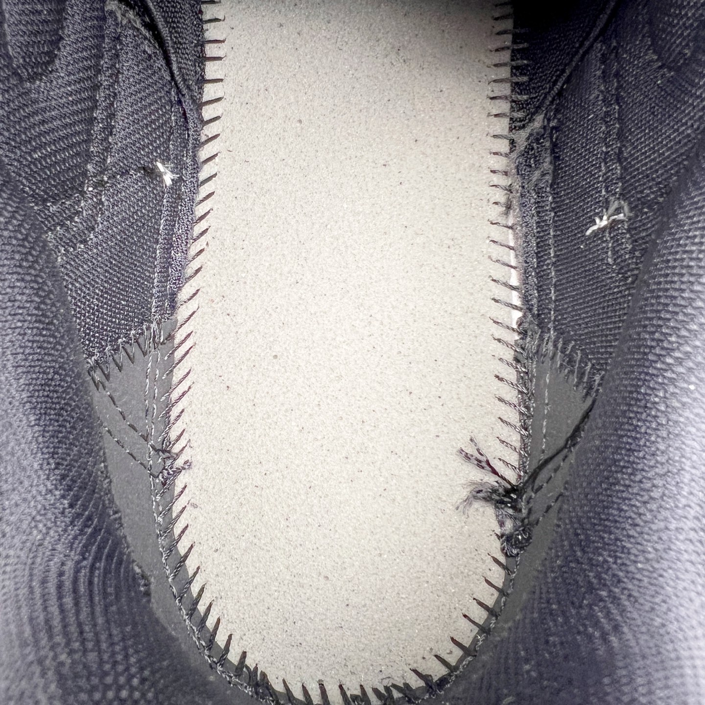 图片[10]-＃ZC总裁 Dior B30 迪奥网眼织物低帮运动休闲鞋 原版开模 海淘专供品质同渠道货源 全套专柜原装配件 该款系列采用黑网色眼织物白和色科技料面精心制 作饰以反光“CD30”图形标志 外格轻盈的刻雕效果橡胶鞋搭底配标志性点的缀提升格调 内弹部力细节塑造想理的舒适穿着体验可与各休式闲造型配搭 彰显尚时现代的运风动范 正常尺码：39 40 41 42 43 44 45-选品中心