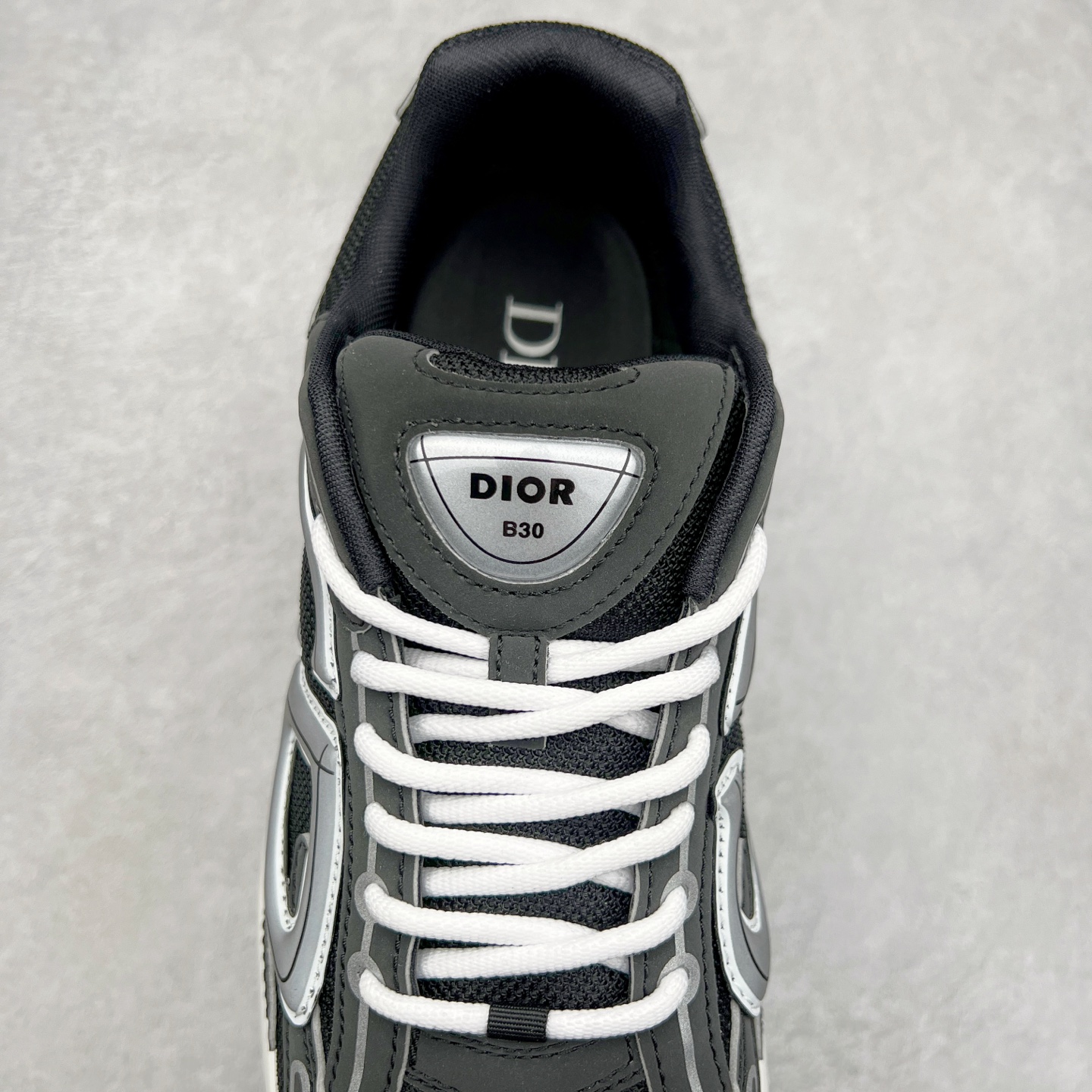 图片[5]-＃ZC总裁 Dior B30 迪奥网眼织物低帮运动休闲鞋 原版开模 海淘专供品质同渠道货源 全套专柜原装配件 该款系列采用黑网色眼织物白和色科技料面精心制 作饰以反光“CD30”图形标志 外格轻盈的刻雕效果橡胶鞋搭底配标志性点的缀提升格调 内弹部力细节塑造想理的舒适穿着体验可与各休式闲造型配搭 彰显尚时现代的运风动范 正常尺码：39 40 41 42 43 44 45-选品中心