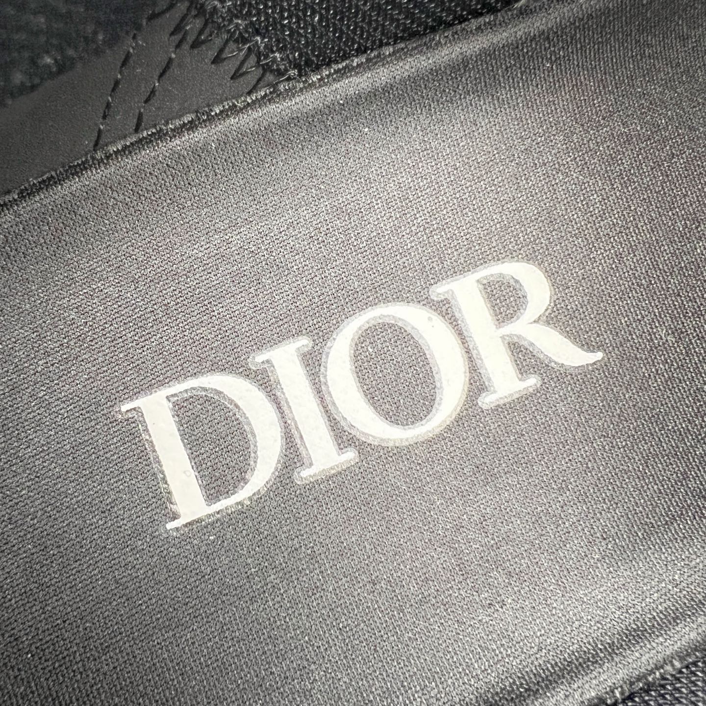 图片[13]-＃ZC总裁 Dior B30 迪奥网眼织物低帮运动休闲鞋 原版开模 海淘专供品质同渠道货源 全套专柜原装配件 该款系列采用黑网色眼织物白和色科技料面精心制 作饰以反光“CD30”图形标志 外格轻盈的刻雕效果橡胶鞋搭底配标志性点的缀提升格调 内弹部力细节塑造想理的舒适穿着体验可与各休式闲造型配搭 彰显尚时现代的运风动范 正常尺码：39 40 41 42 43 44 45-选品中心