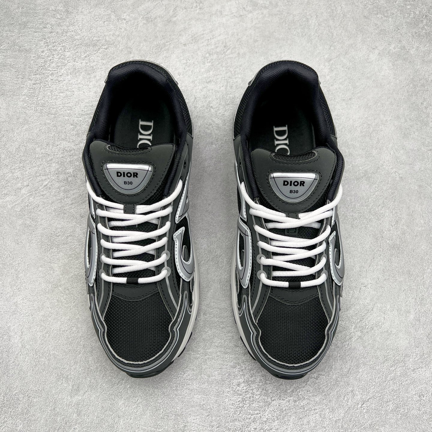 图片[2]-＃ZC总裁 Dior B30 迪奥网眼织物低帮运动休闲鞋 原版开模 海淘专供品质同渠道货源 全套专柜原装配件 该款系列采用黑网色眼织物白和色科技料面精心制 作饰以反光“CD30”图形标志 外格轻盈的刻雕效果橡胶鞋搭底配标志性点的缀提升格调 内弹部力细节塑造想理的舒适穿着体验可与各休式闲造型配搭 彰显尚时现代的运风动范 正常尺码：39 40 41 42 43 44 45-选品中心