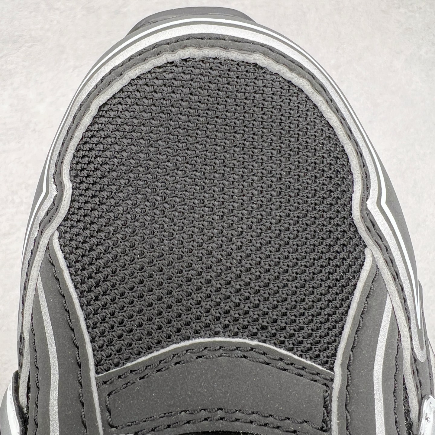 图片[15]-＃ZC总裁 Dior B30 迪奥网眼织物低帮运动休闲鞋 原版开模 海淘专供品质同渠道货源 全套专柜原装配件 该款系列采用黑网色眼织物白和色科技料面精心制 作饰以反光“CD30”图形标志 外格轻盈的刻雕效果橡胶鞋搭底配标志性点的缀提升格调 内弹部力细节塑造想理的舒适穿着体验可与各休式闲造型配搭 彰显尚时现代的运风动范 正常尺码：39 40 41 42 43 44 45-选品中心