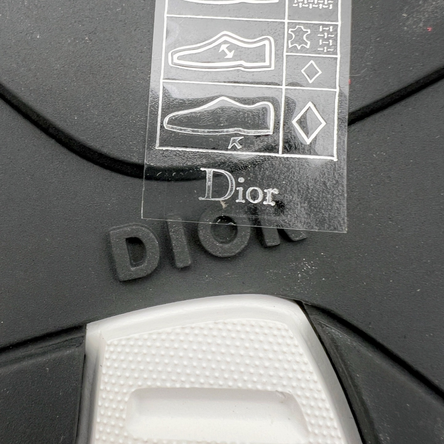 图片[18]-＃ZC总裁 Dior B30 迪奥网眼织物低帮运动休闲鞋 原版开模 海淘专供品质同渠道货源 全套专柜原装配件 该款系列采用黑网色眼织物白和色科技料面精心制 作饰以反光“CD30”图形标志 外格轻盈的刻雕效果橡胶鞋搭底配标志性点的缀提升格调 内弹部力细节塑造想理的舒适穿着体验可与各休式闲造型配搭 彰显尚时现代的运风动范 正常尺码：39 40 41 42 43 44 45-选品中心