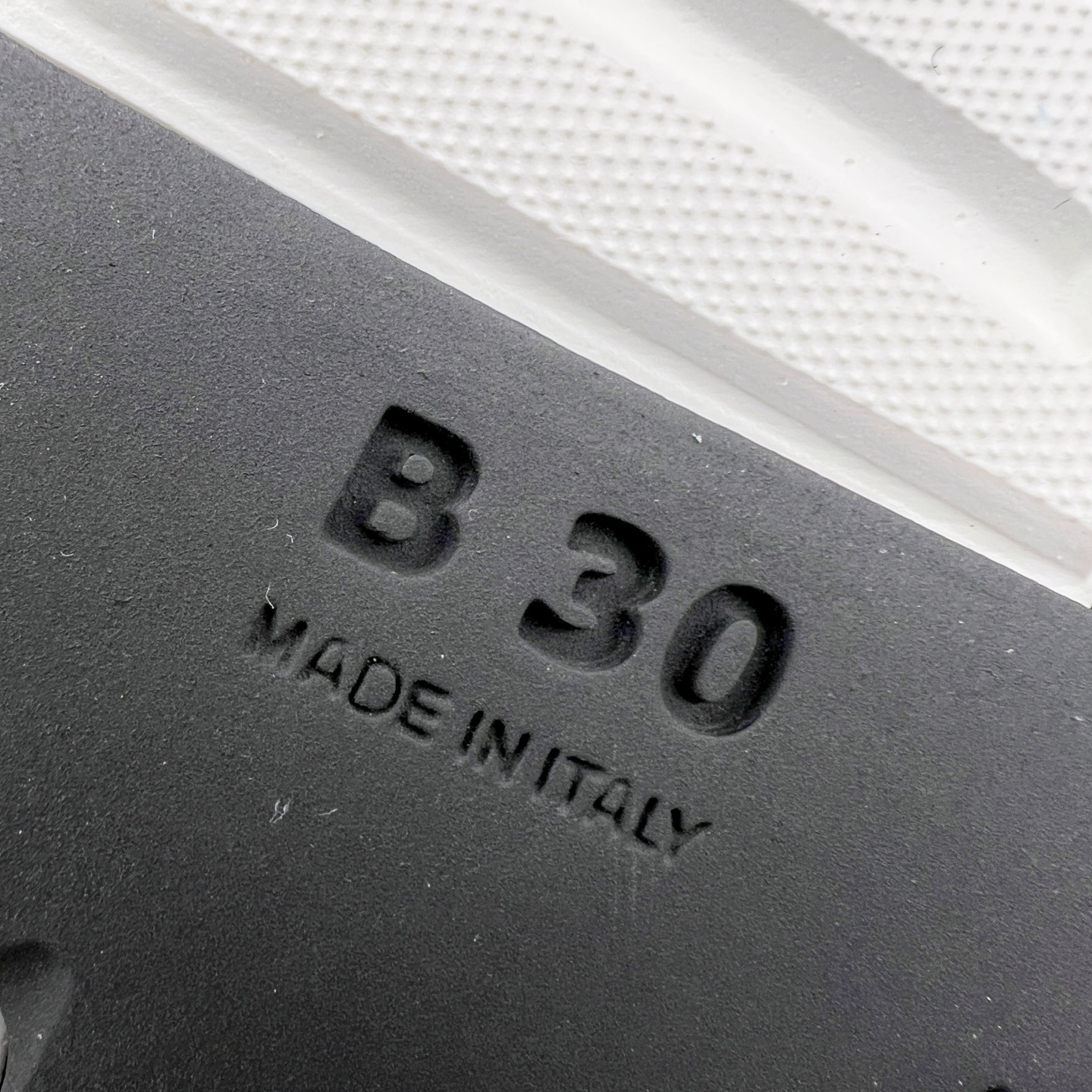 图片[19]-＃ZC总裁 Dior B30 迪奥网眼织物低帮运动休闲鞋 原版开模 海淘专供品质同渠道货源 全套专柜原装配件 该款系列采用黑网色眼织物白和色科技料面精心制 作饰以反光“CD30”图形标志 外格轻盈的刻雕效果橡胶鞋搭底配标志性点的缀提升格调 内弹部力细节塑造想理的舒适穿着体验可与各休式闲造型配搭 彰显尚时现代的运风动范 正常尺码：39 40 41 42 43 44 45-选品中心