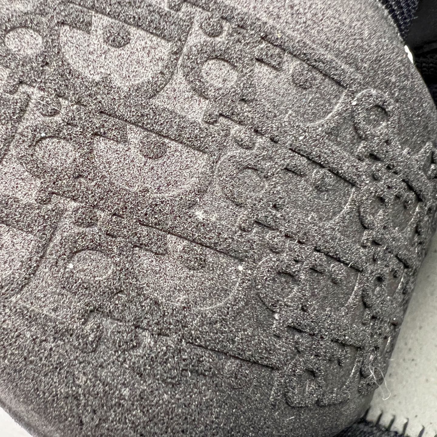 图片[11]-＃ZC总裁 Dior B30 迪奥网眼织物低帮运动休闲鞋 原版开模 海淘专供品质同渠道货源 全套专柜原装配件 该款系列采用黑网色眼织物白和色科技料面精心制 作饰以反光“CD30”图形标志 外格轻盈的刻雕效果橡胶鞋搭底配标志性点的缀提升格调 内弹部力细节塑造想理的舒适穿着体验可与各休式闲造型配搭 彰显尚时现代的运风动范 正常尺码：39 40 41 42 43 44 45-选品中心