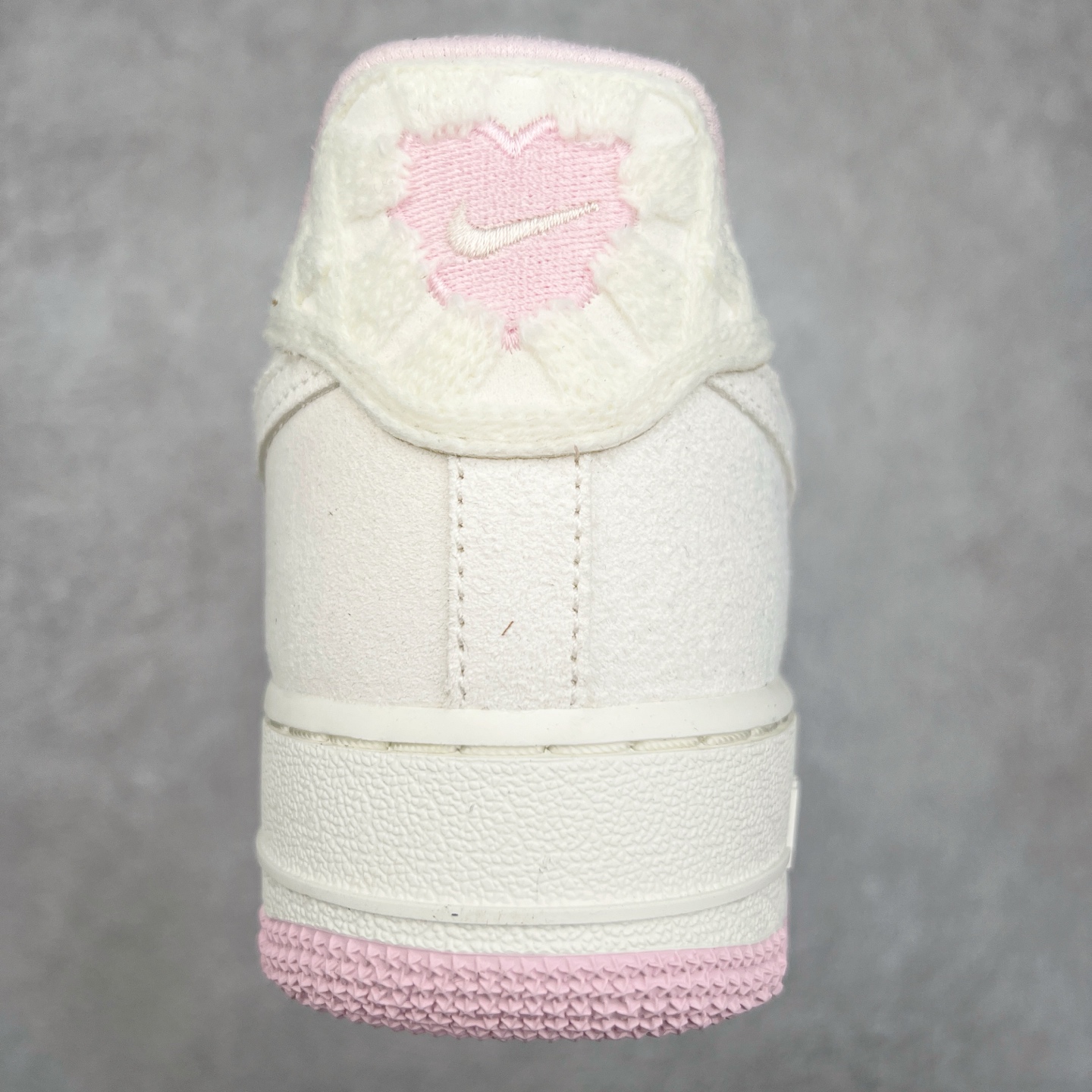 图片[8]-NK Air Force 1´07 Low 空军一号低帮百搭休闲运动板鞋 柔软、弹性十足的缓震性能和出色的中底设计 横跨复古与现代的外型结合 造就出风靡全球 三十多年的Force 1 直到今天还深受青睐 尺码：36 36.5 37.5 38 38.5 39 40 40.5 41 42 42.5 43 44 44.5 45-选品中心