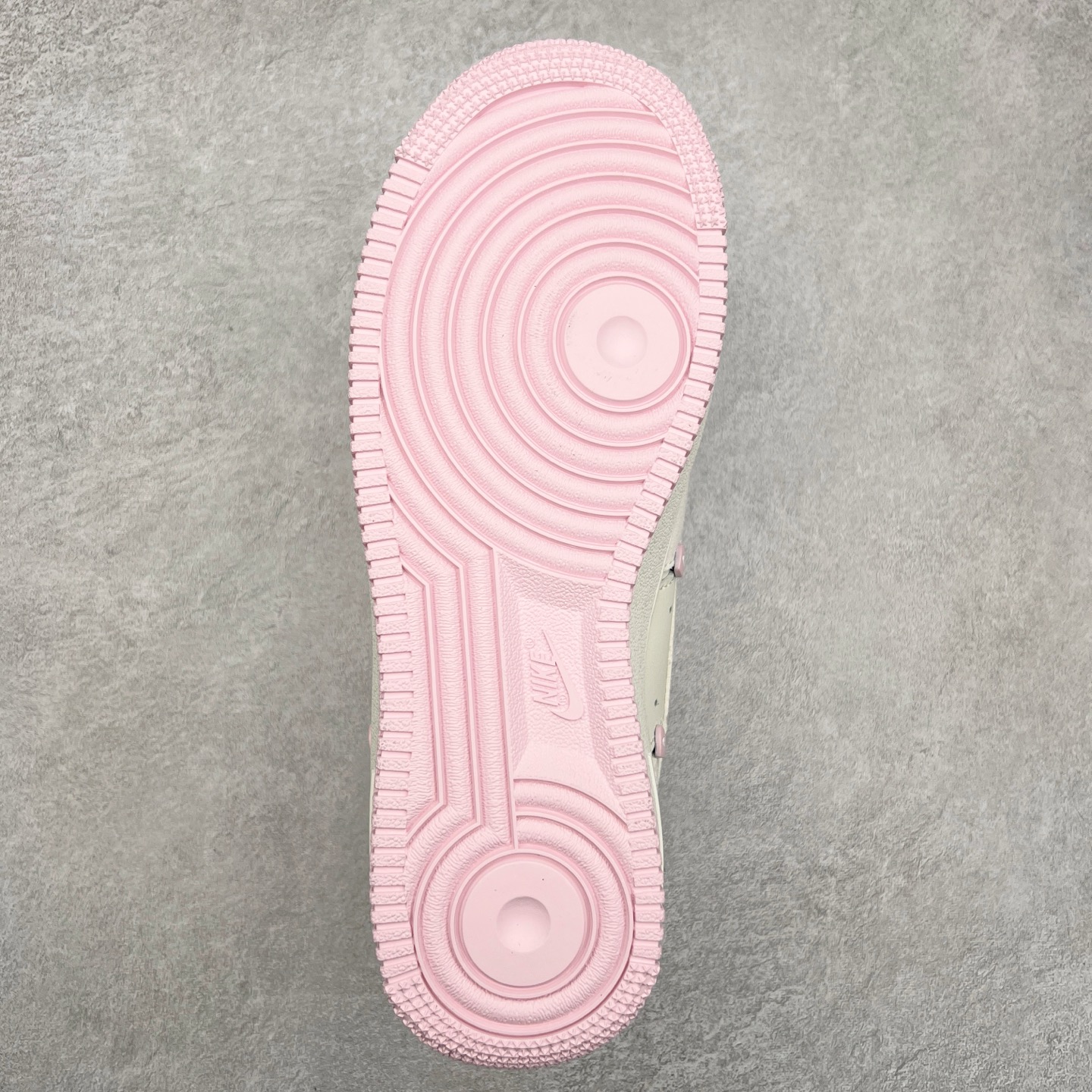 图片[9]-NK Air Force 1´07 Low 空军一号低帮百搭休闲运动板鞋 柔软、弹性十足的缓震性能和出色的中底设计 横跨复古与现代的外型结合 造就出风靡全球 三十多年的Force 1 直到今天还深受青睐 尺码：36 36.5 37.5 38 38.5 39 40 40.5 41 42 42.5 43 44 44.5 45-选品中心