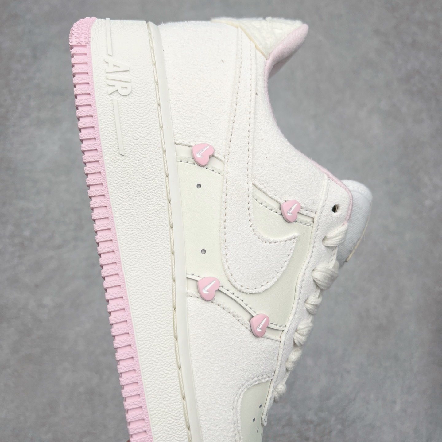 图片[6]-NK Air Force 1´07 Low 空军一号低帮百搭休闲运动板鞋 柔软、弹性十足的缓震性能和出色的中底设计 横跨复古与现代的外型结合 造就出风靡全球 三十多年的Force 1 直到今天还深受青睐 尺码：36 36.5 37.5 38 38.5 39 40 40.5 41 42 42.5 43 44 44.5 45-选品中心