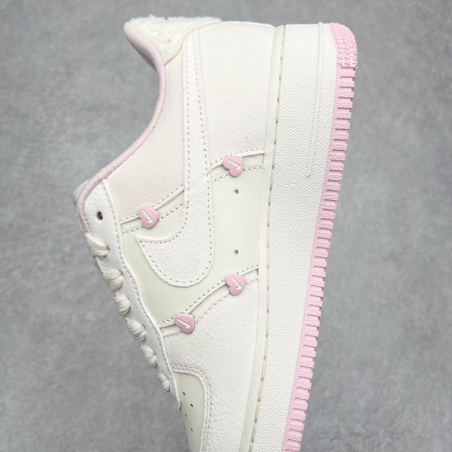 图片[7]-NK Air Force 1´07 Low 空军一号低帮百搭休闲运动板鞋 柔软、弹性十足的缓震性能和出色的中底设计 横跨复古与现代的外型结合 造就出风靡全球 三十多年的Force 1 直到今天还深受青睐 尺码：36 36.5 37.5 38 38.5 39 40 40.5 41 42 42.5 43 44 44.5 45-选品中心