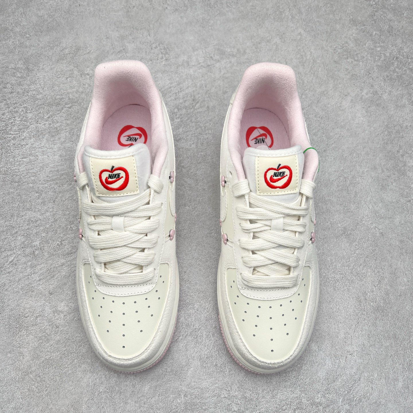 图片[2]-NK Air Force 1´07 Low 空军一号低帮百搭休闲运动板鞋 柔软、弹性十足的缓震性能和出色的中底设计 横跨复古与现代的外型结合 造就出风靡全球 三十多年的Force 1 直到今天还深受青睐 尺码：36 36.5 37.5 38 38.5 39 40 40.5 41 42 42.5 43 44 44.5 45-选品中心