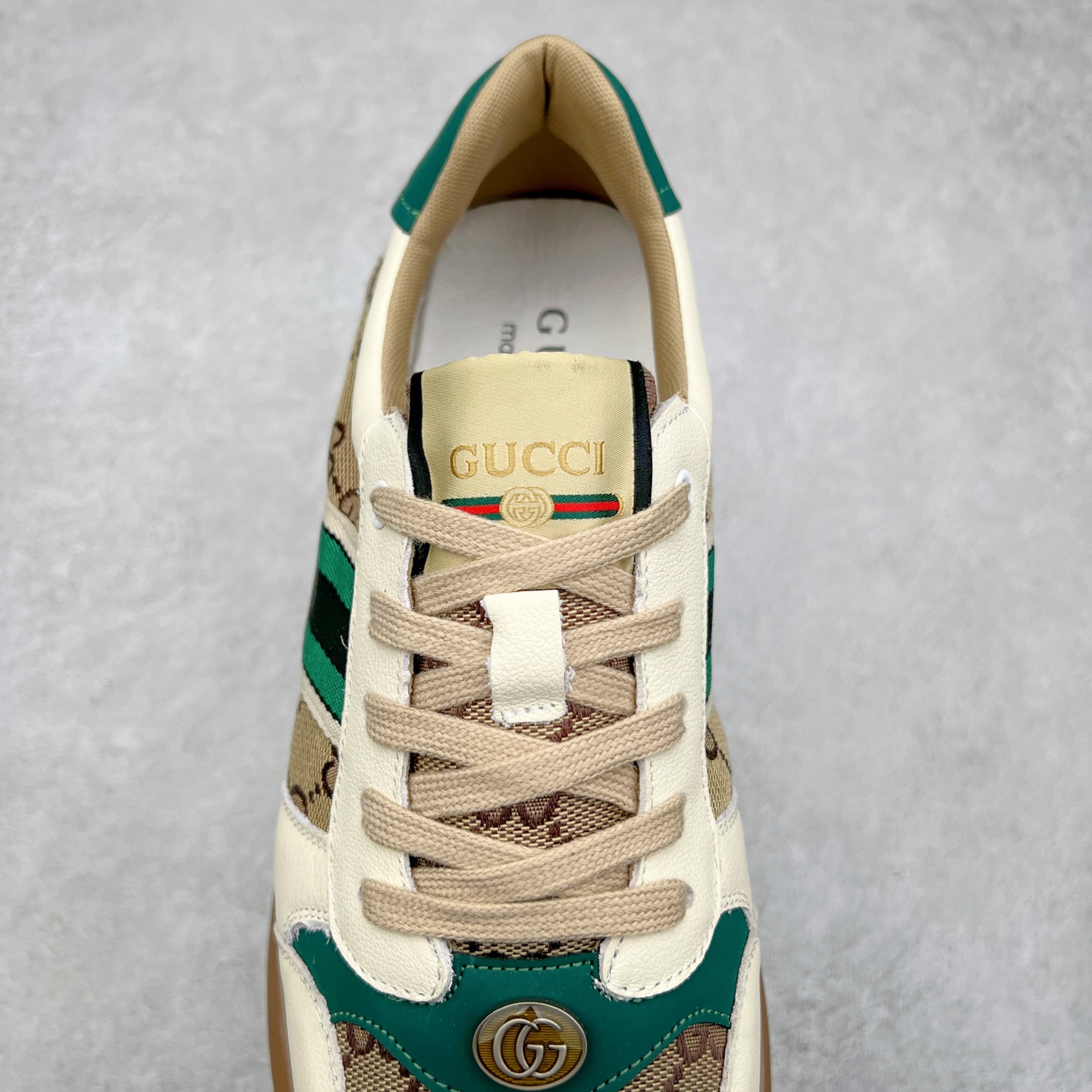 图片[5]-Gucci Chunky B Screener GG 古驰春季新款休闲运动鞋系列 广东大厂出品 原版盒子 官方一致原 原标原盒 官方全套配件 原装雪梨形超软沙绒纸团 手工上线 不开胶 该品牌鞋款在制作中使用的是环保植物胶水 采用厚底结构 巧妙运用外观设计、配色和材质三重元素 展现出复古风范 别致的橡胶发泡鞋底 搭配米色和乌木色经典GG帆布鞋身及同色调皮革滚边 突显时尚大气的品味 尺码：39 40 41 42 43 44 （皮鞋码）-选品中心