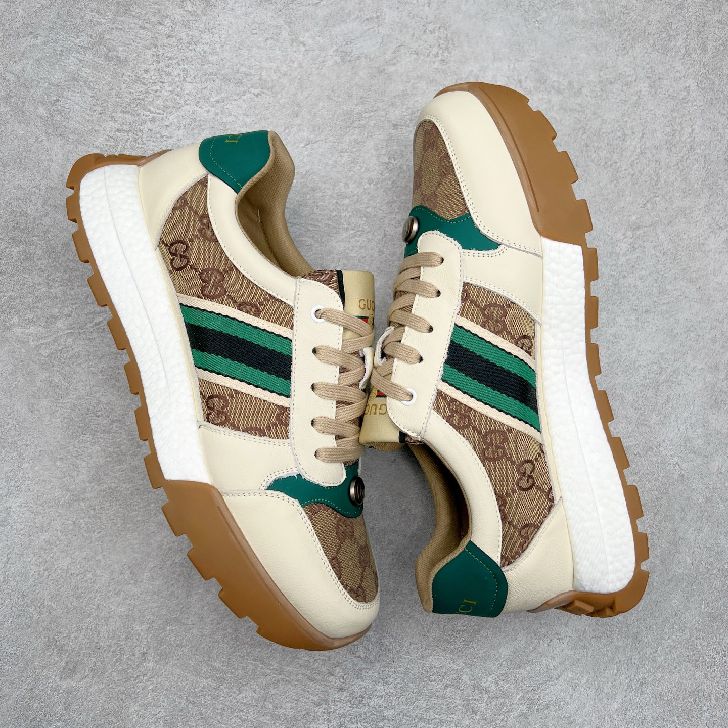 图片[3]-Gucci Chunky B Screener GG 古驰春季新款休闲运动鞋系列 广东大厂出品 原版盒子 官方一致原 原标原盒 官方全套配件 原装雪梨形超软沙绒纸团 手工上线 不开胶 该品牌鞋款在制作中使用的是环保植物胶水 采用厚底结构 巧妙运用外观设计、配色和材质三重元素 展现出复古风范 别致的橡胶发泡鞋底 搭配米色和乌木色经典GG帆布鞋身及同色调皮革滚边 突显时尚大气的品味 尺码：39 40 41 42 43 44 （皮鞋码）-选品中心