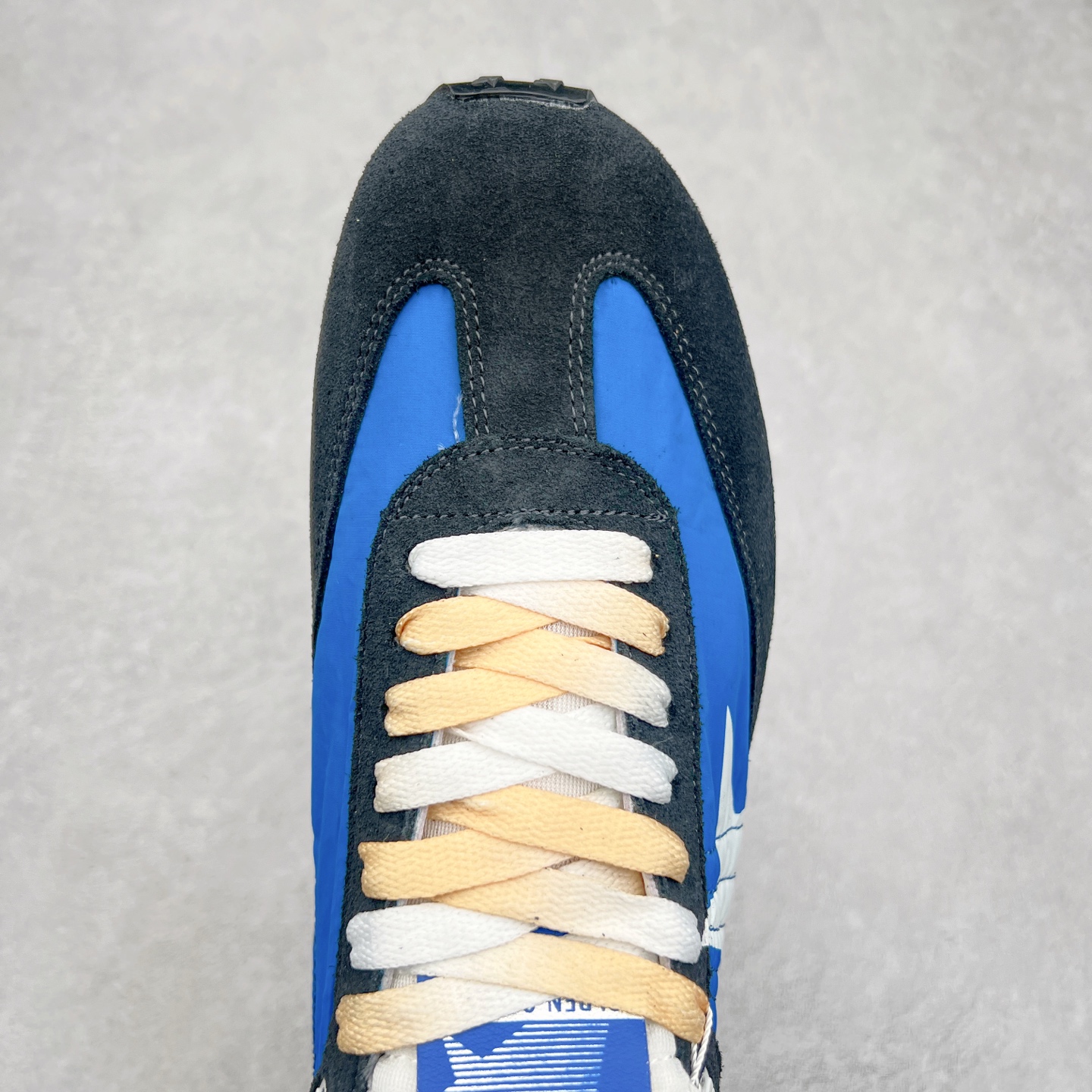 图片[4]-GGDB Golden Goose Marathon 复古运动鞋生活休闲鞋 火爆全网 陈伟霆宋雨琦 杨幂等各路明星纷纷上脚 该系列新品鞋履以1970年代的田径鞋为设计灵感，巧妙融入3D打印鞋尾装饰等前沿元素，既彰显了复古格调，又将这种怀旧感投射到未来。其鞋面采用多种精致材质打造，并推出银色、黑色、红色、皇家蓝和白色等多款经典配色以及全新限定黄色，侧边点缀以品牌标志性的星星图案。全新黄色款式的鞋面侧边保留了品牌标志性的橙色星星图案，配以灰色鞋头。不均匀染色的鞋带和带有星星图案的鞋底，为整体造型增添了独特的印象。呈现男女都可穿着的中性风格，谁都能拥有并追逐自己的梦想。尺码：35 36 37 38 39 40 41 42 43 44 45-选品中心