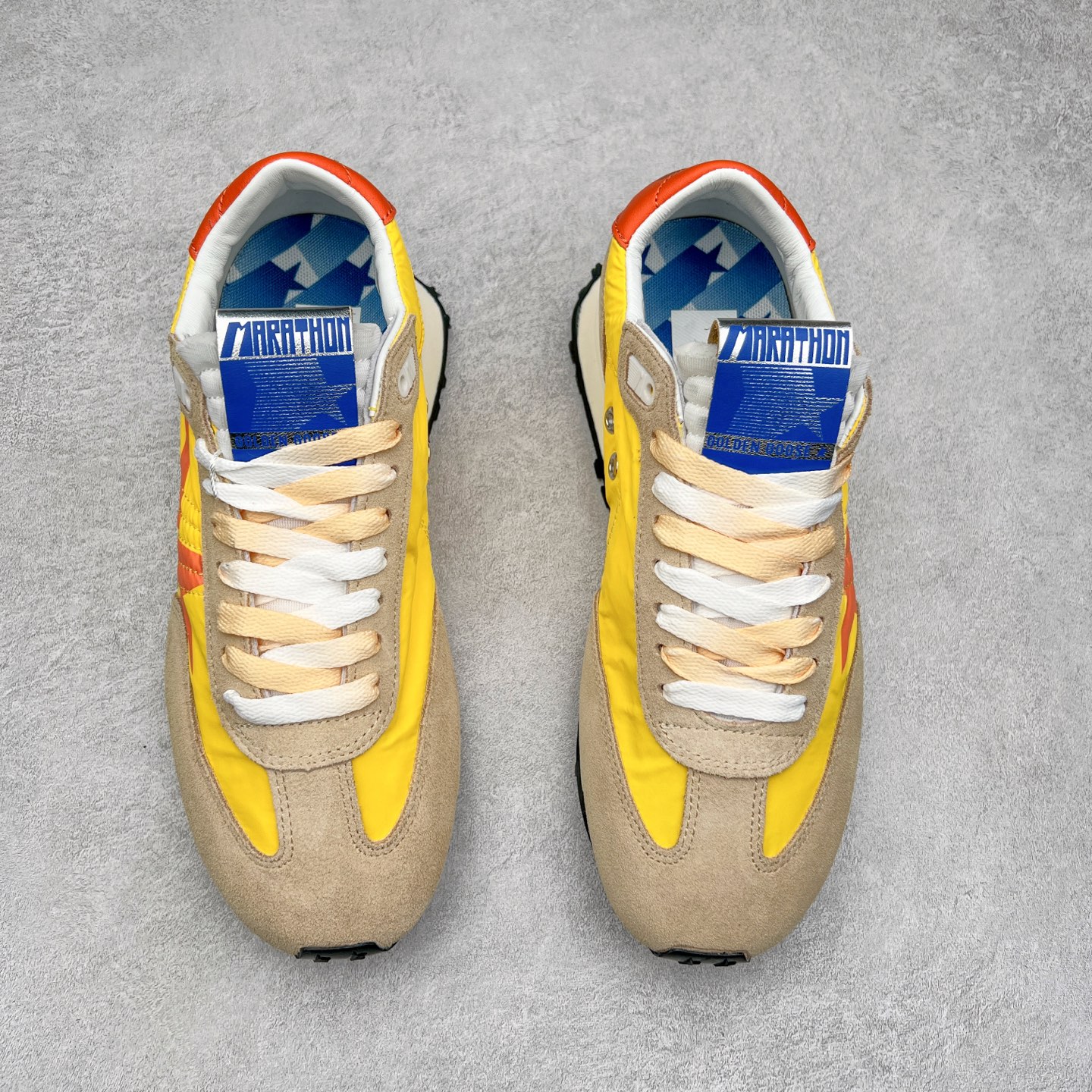 图片[2]-GGDB Golden Goose Marathon 复古运动鞋生活休闲鞋 火爆全网 陈伟霆宋雨琦 杨幂等各路明星纷纷上脚 该系列新品鞋履以1970年代的田径鞋为设计灵感，巧妙融入3D打印鞋尾装饰等前沿元素，既彰显了复古格调，又将这种怀旧感投射到未来。其鞋面采用多种精致材质打造，并推出银色、黑色、红色、皇家蓝和白色等多款经典配色以及全新限定黄色，侧边点缀以品牌标志性的星星图案。全新黄色款式的鞋面侧边保留了品牌标志性的橙色星星图案，配以灰色鞋头。不均匀染色的鞋带和带有星星图案的鞋底，为整体造型增添了独特的印象。呈现男女都可穿着的中性风格，谁都能拥有并追逐自己的梦想。尺码：35 36 37 38 39 40 41 42 43 44 45-选品中心
