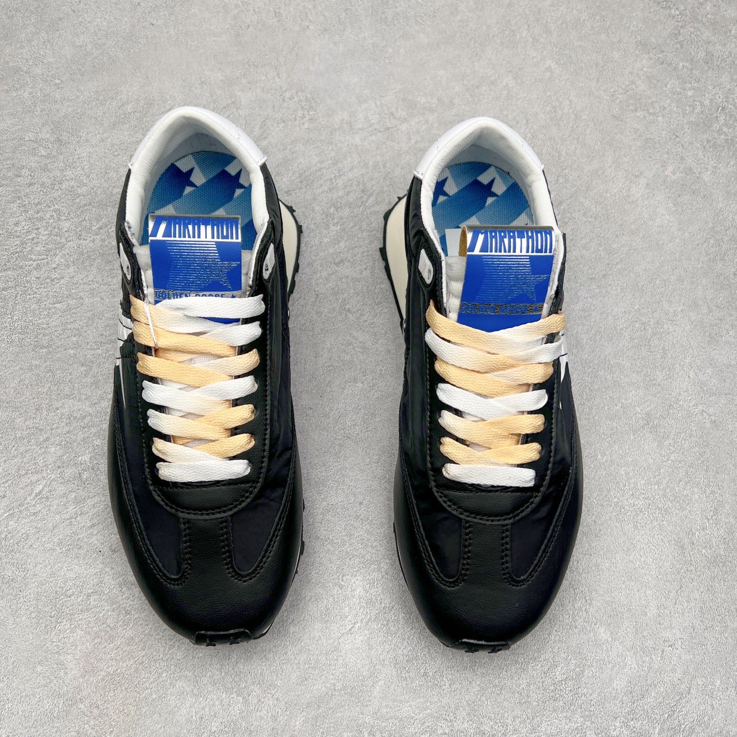 图片[2]-GGDB Golden Goose Marathon 复古运动鞋生活休闲鞋 火爆全网 陈伟霆宋雨琦 杨幂等各路明星纷纷上脚 该系列新品鞋履以1970年代的田径鞋为设计灵感，巧妙融入3D打印鞋尾装饰等前沿元素，既彰显了复古格调，又将这种怀旧感投射到未来。其鞋面采用多种精致材质打造，并推出银色、黑色、红色、皇家蓝和白色等多款经典配色以及全新限定黄色，侧边点缀以品牌标志性的星星图案。全新黄色款式的鞋面侧边保留了品牌标志性的橙色星星图案，配以灰色鞋头。不均匀染色的鞋带和带有星星图案的鞋底，为整体造型增添了独特的印象。呈现男女都可穿着的中性风格，谁都能拥有并追逐自己的梦想。尺码：35 36 37 38 39 40 41 42 43 44 45-选品中心