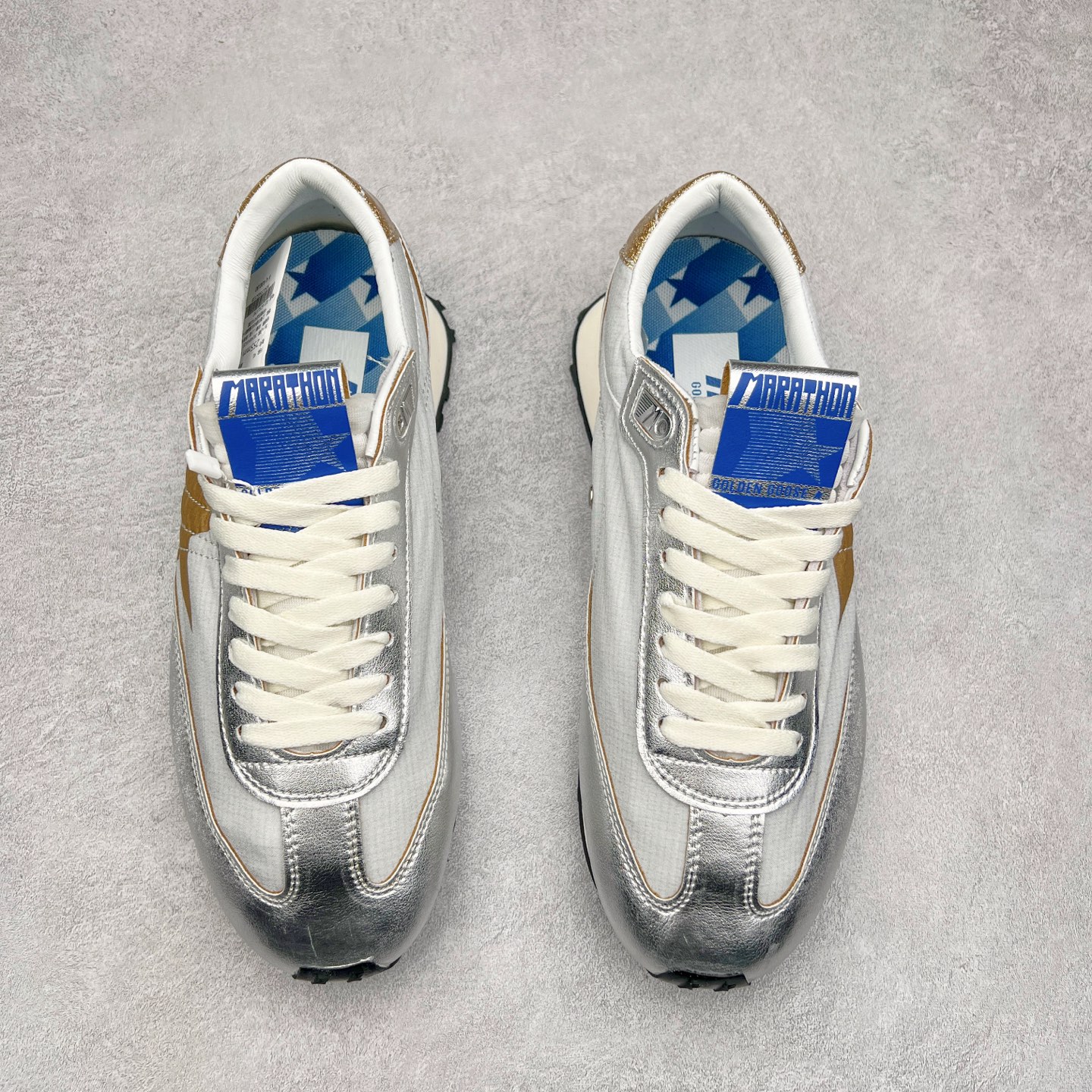 图片[2]-GGDB Golden Goose Marathon 复古运动鞋生活休闲鞋 火爆全网 陈伟霆宋雨琦 杨幂等各路明星纷纷上脚 该系列新品鞋履以1970年代的田径鞋为设计灵感，巧妙融入3D打印鞋尾装饰等前沿元素，既彰显了复古格调，又将这种怀旧感投射到未来。其鞋面采用多种精致材质打造，并推出银色、黑色、红色、皇家蓝和白色等多款经典配色以及全新限定黄色，侧边点缀以品牌标志性的星星图案。全新黄色款式的鞋面侧边保留了品牌标志性的橙色星星图案，配以灰色鞋头。不均匀染色的鞋带和带有星星图案的鞋底，为整体造型增添了独特的印象。呈现男女都可穿着的中性风格，谁都能拥有并追逐自己的梦想。尺码：35 36 37 38 39 40 41 42 43 44 45-选品中心