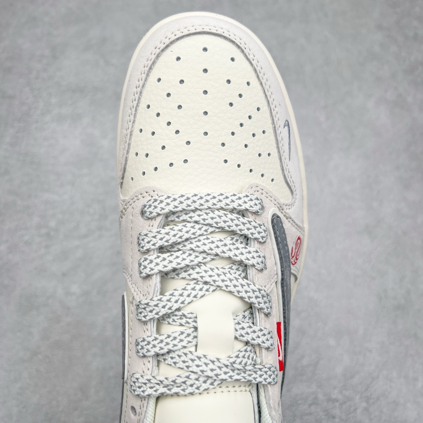 图片[4]-TS x Air Jordan AJ1 Low 倒钩低帮联名定制配色 SJ2068-145 原厂内置气垫魔块 A模大底 头层小牛皮 鞋舌AJ原厂专用牛津布+AJ专用反口珍珠布+原厂无杂质高弹内里海棉+特殊封边弹力鞋带 尺码：36 36.5 37.5 38 38.5 39 40 40.5 41 42 42.5 43 44 44.5 45 46 47.5-选品中心
