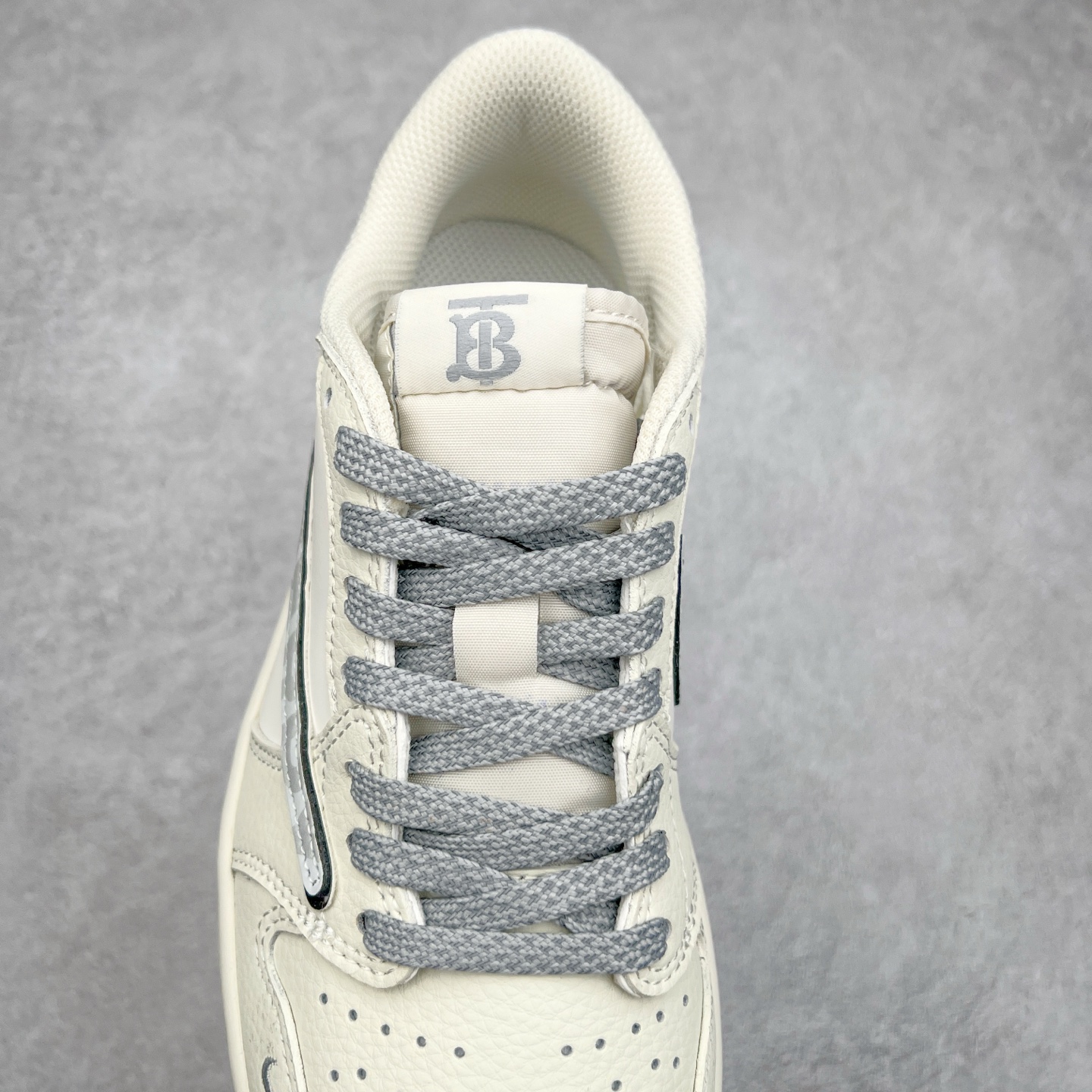 图片[5]-TS x Air Jordan AJ1 Low 倒钩低帮联名定制配色 DM7866-022 原厂内置气垫魔块 A模大底 头层小牛皮 鞋舌AJ原厂专用牛津布+AJ专用反口珍珠布+原厂无杂质高弹内里海棉+特殊封边弹力鞋带 尺码：36 36.5 37.5 38 38.5 39 40 40.5 41 42 42.5 43 44 44.5 45 46 47.5-选品中心