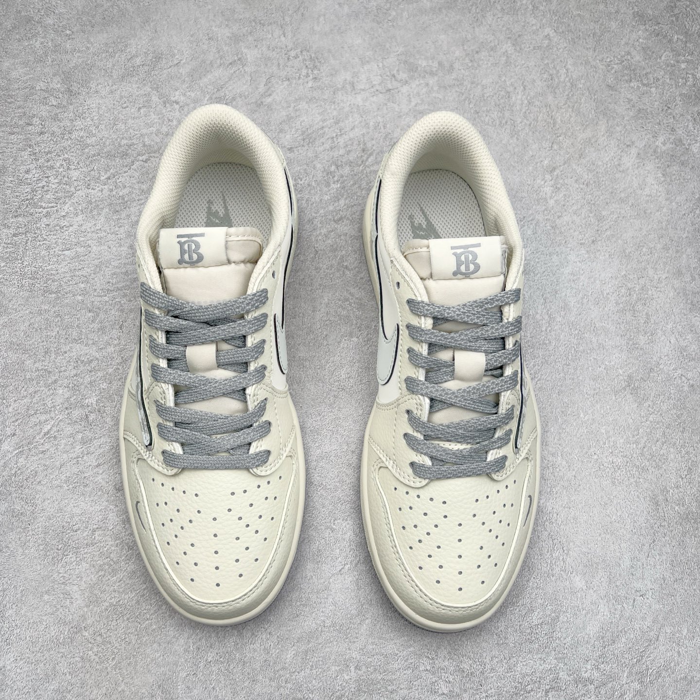 图片[2]-TS x Air Jordan AJ1 Low 倒钩低帮联名定制配色 DM7866-022 原厂内置气垫魔块 A模大底 头层小牛皮 鞋舌AJ原厂专用牛津布+AJ专用反口珍珠布+原厂无杂质高弹内里海棉+特殊封边弹力鞋带 尺码：36 36.5 37.5 38 38.5 39 40 40.5 41 42 42.5 43 44 44.5 45 46 47.5-选品中心