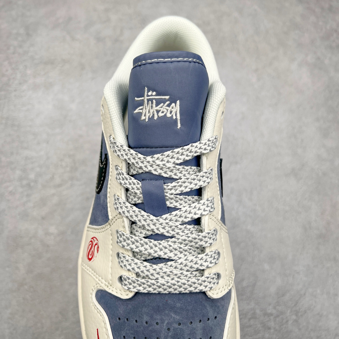 图片[5]-Air Jordan AJ1 Low 低帮定制 XX3318-517 原厂内置气垫魔块 A模大底 头层小牛皮 鞋舌AJ原厂专用牛津布+AJ专用反口珍珠布+原厂无杂质高弹内里海棉+特殊封边弹力鞋带 尺码：36 36.5 37.5 38 38.5 39 40 40.5 41 42 42.5 43 44 44.5 45 46 47.5-选品中心