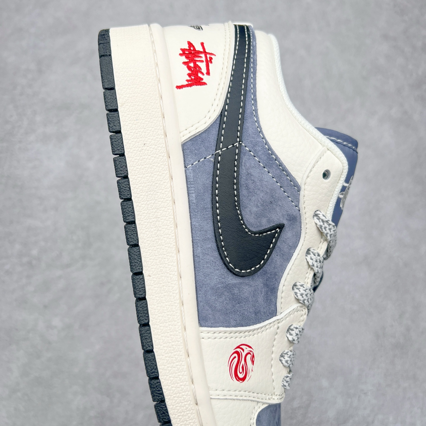 图片[6]-Air Jordan AJ1 Low 低帮定制 XX3318-517 原厂内置气垫魔块 A模大底 头层小牛皮 鞋舌AJ原厂专用牛津布+AJ专用反口珍珠布+原厂无杂质高弹内里海棉+特殊封边弹力鞋带 尺码：36 36.5 37.5 38 38.5 39 40 40.5 41 42 42.5 43 44 44.5 45 46 47.5-选品中心