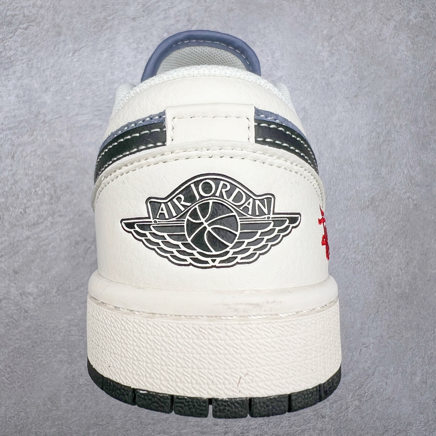 图片[8]-Air Jordan AJ1 Low 低帮定制 XX3318-517 原厂内置气垫魔块 A模大底 头层小牛皮 鞋舌AJ原厂专用牛津布+AJ专用反口珍珠布+原厂无杂质高弹内里海棉+特殊封边弹力鞋带 尺码：36 36.5 37.5 38 38.5 39 40 40.5 41 42 42.5 43 44 44.5 45 46 47.5-选品中心