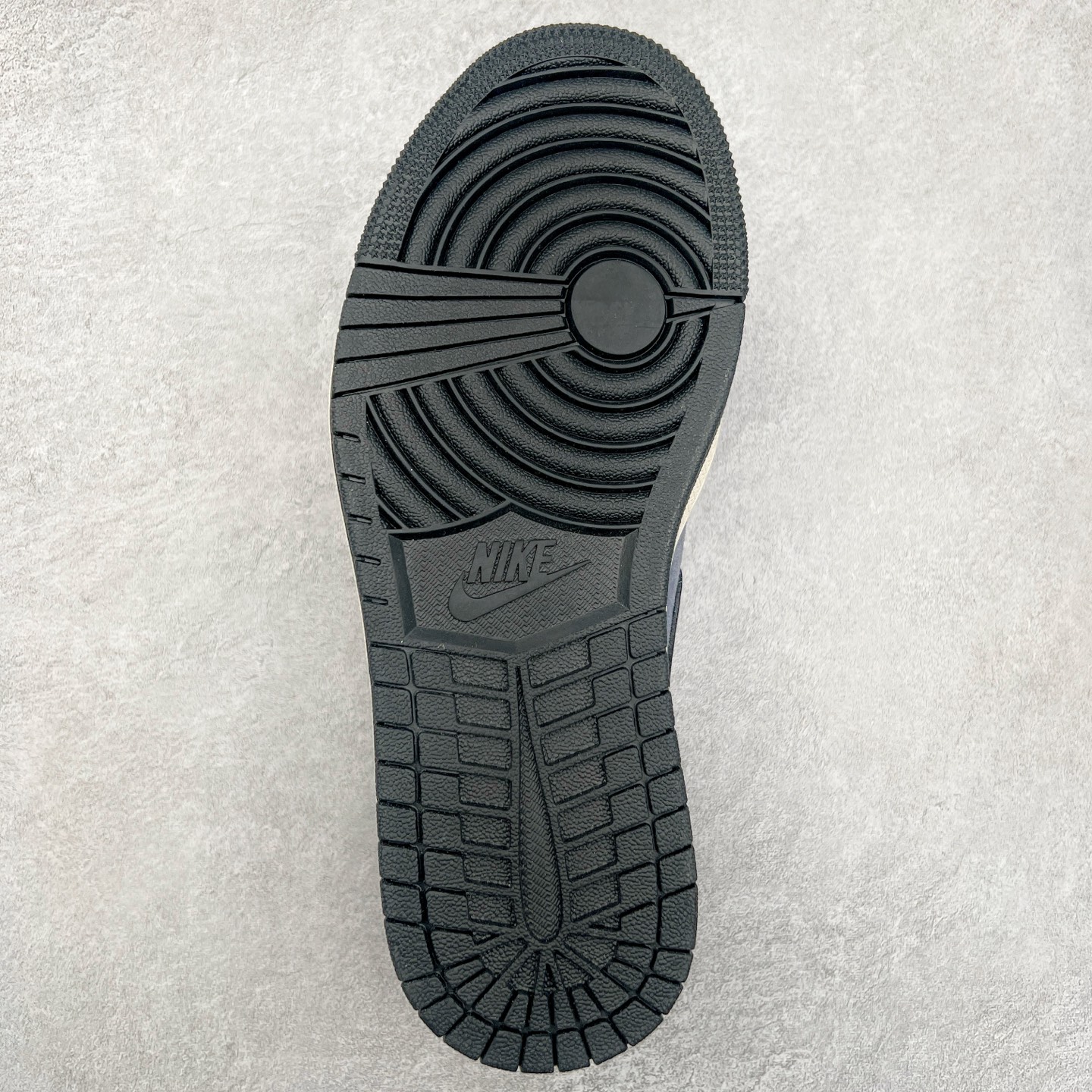 图片[9]-Air Jordan AJ1 Low 低帮定制 XX3318-517 原厂内置气垫魔块 A模大底 头层小牛皮 鞋舌AJ原厂专用牛津布+AJ专用反口珍珠布+原厂无杂质高弹内里海棉+特殊封边弹力鞋带 尺码：36 36.5 37.5 38 38.5 39 40 40.5 41 42 42.5 43 44 44.5 45 46 47.5-选品中心