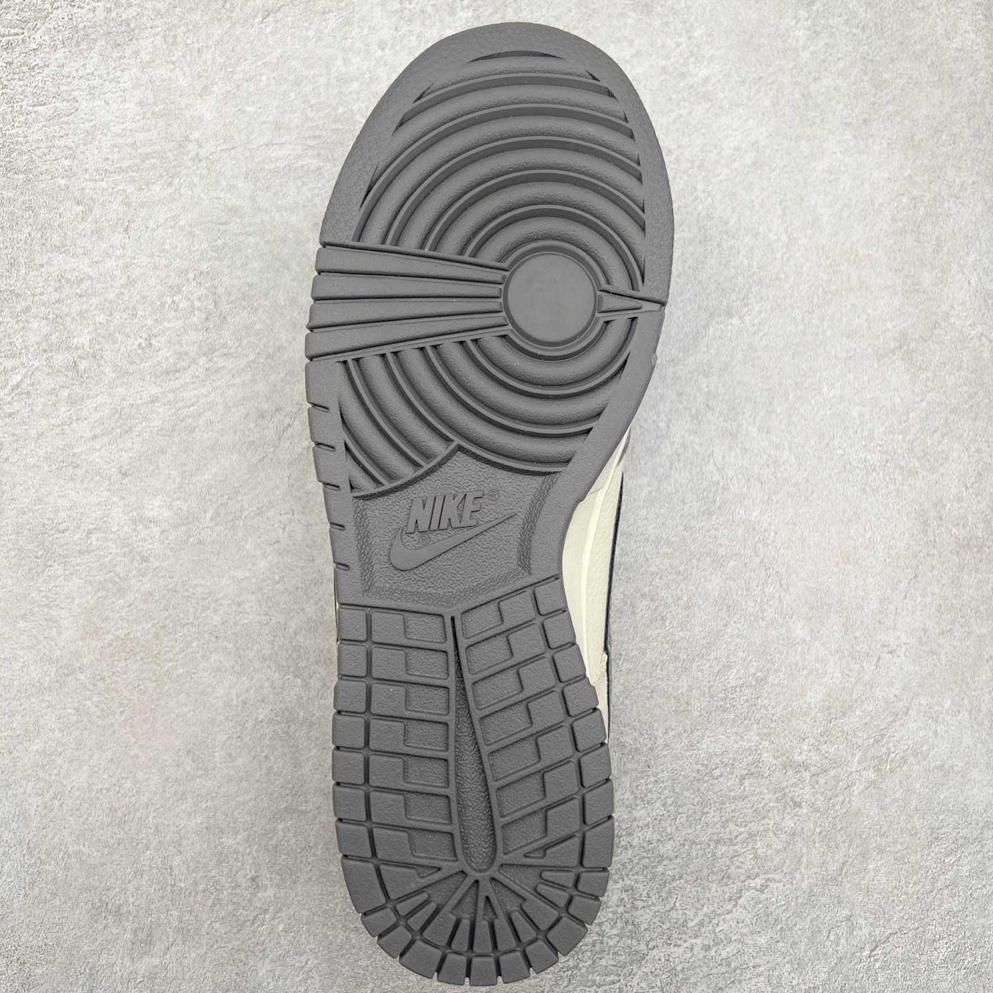 图片[9]-NK Dunk Low 定制配色 DJ2024-133 大厂出品 极力推荐 原装头层材料 独家版型蒸餾加工帶來的是更好的视觉和脚感体验大厂纯原品质出货 清洁度 电绣工艺 皮料切割干净无任何毛边 细节完美 尺码：36 36.5 37.5 38 38.5 39 40 40.5 41 42 42.5 43 44 44.5 45-选品中心