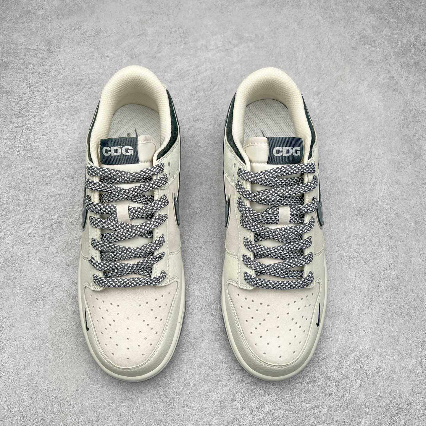 图片[2]-NK Dunk Low 定制配色 DJ2024-134 大厂出品 极力推荐 原装头层材料 独家版型蒸餾加工帶來的是更好的视觉和脚感体验大厂纯原品质出货 清洁度 电绣工艺 皮料切割干净无任何毛边 细节完美 尺码：36 36.5 37.5 38 38.5 39 40 40.5 41 42 42.5 43 44 44.5 45-选品中心