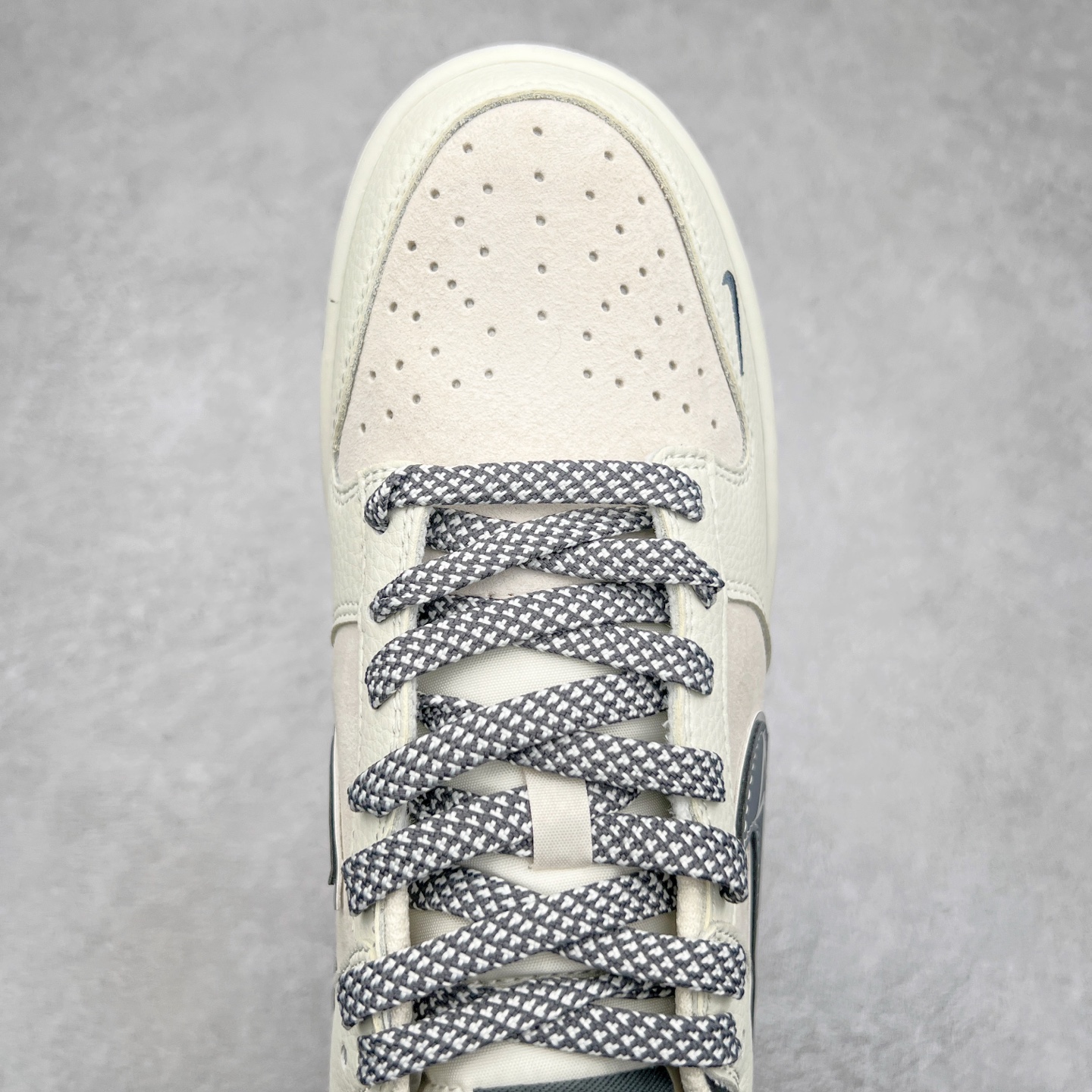 图片[4]-NK Dunk Low 定制配色 DJ2024-134 大厂出品 极力推荐 原装头层材料 独家版型蒸餾加工帶來的是更好的视觉和脚感体验大厂纯原品质出货 清洁度 电绣工艺 皮料切割干净无任何毛边 细节完美 尺码：36 36.5 37.5 38 38.5 39 40 40.5 41 42 42.5 43 44 44.5 45-选品中心