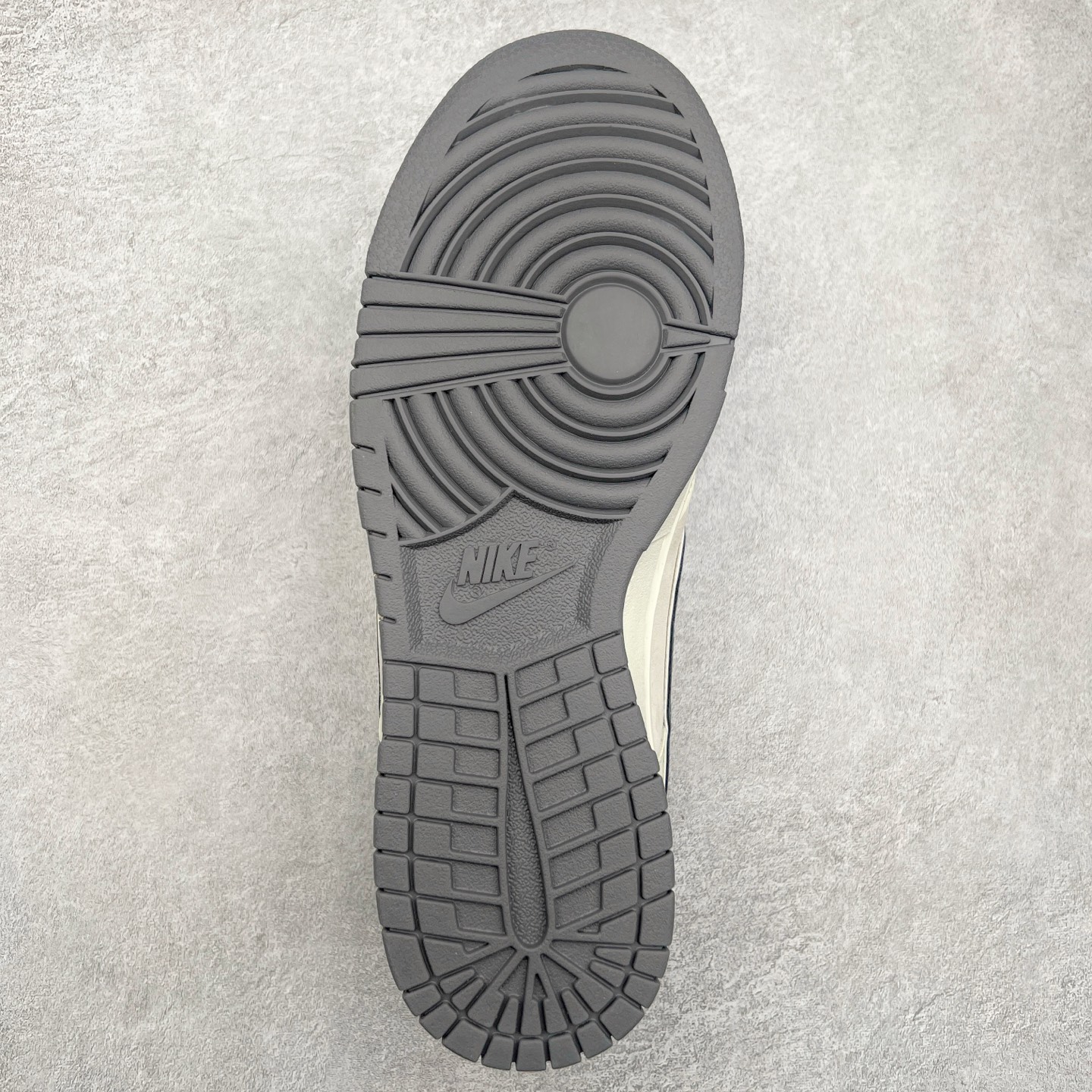 图片[9]-NK Dunk Low 定制配色 DJ2024-134 大厂出品 极力推荐 原装头层材料 独家版型蒸餾加工帶來的是更好的视觉和脚感体验大厂纯原品质出货 清洁度 电绣工艺 皮料切割干净无任何毛边 细节完美 尺码：36 36.5 37.5 38 38.5 39 40 40.5 41 42 42.5 43 44 44.5 45-选品中心