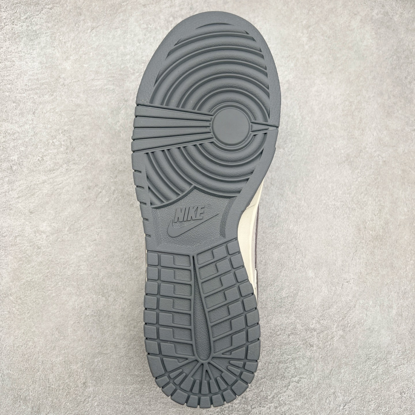 图片[9]-NK Dunk Low 定制配色 BB7518-025 大厂出品 极力推荐 原装头层材料 独家版型蒸餾加工帶來的是更好的视觉和脚感体验大厂纯原品质出货 清洁度 电绣工艺 皮料切割干净无任何毛边 细节完美 尺码：36 36.5 37.5 38 38.5 39 40 40.5 41 42 42.5 43 44 44.5 45-选品中心