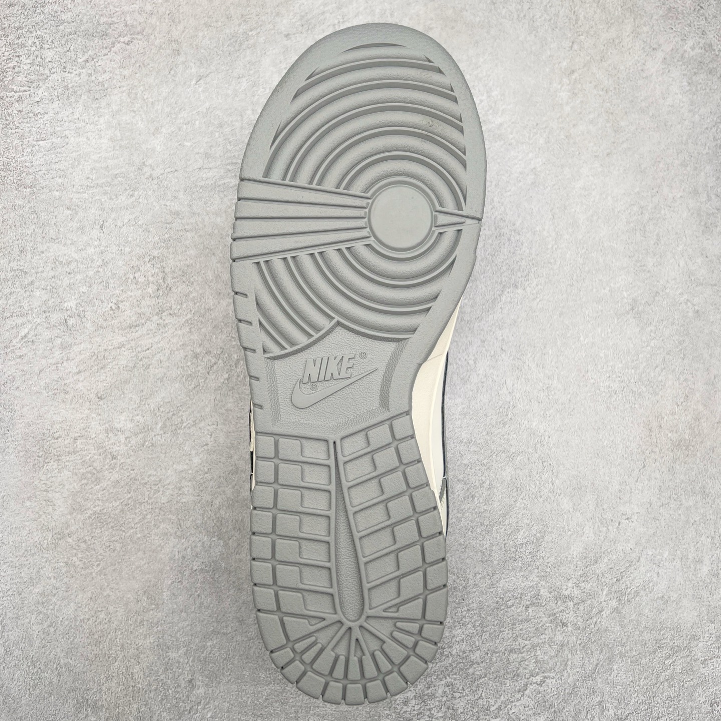 图片[9]-NK Dunk Low 定制配色 DQ1098-395 大厂出品 极力推荐 原装头层材料 独家版型蒸餾加工帶來的是更好的视觉和脚感体验大厂纯原品质出货 清洁度 电绣工艺 皮料切割干净无任何毛边 细节完美 尺码：36 36.5 37.5 38 38.5 39 40 40.5 41 42 42.5 43 44 44.5 45-选品中心