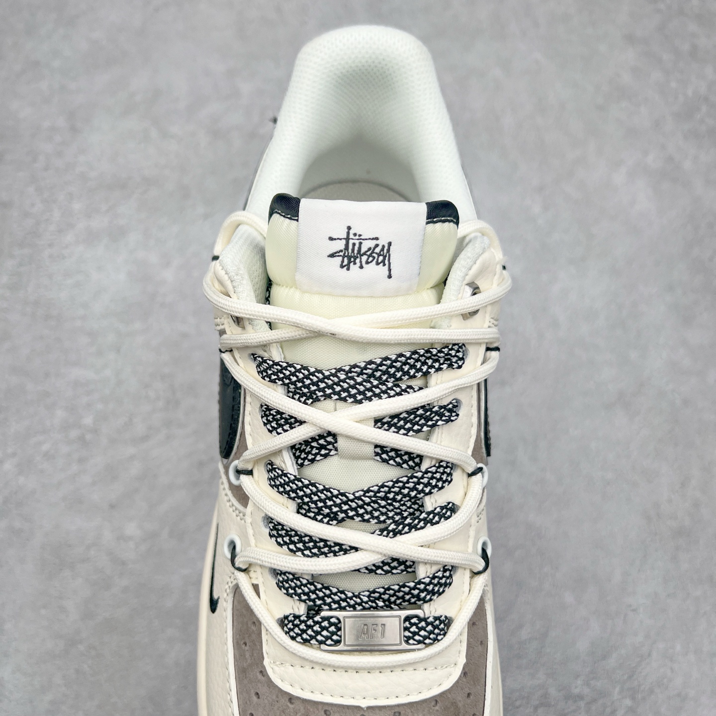 图片[5]-NK Air Force 1´07 Low 空军一号低帮百搭休闲运动板鞋 SJ1198-109 柔软、弹性十足的缓震性能和出色的中底设计 横跨复古与现代的外型结合 造就出风靡全球 三十多年的Force 1 直到今天还深受青睐 尺码：36 36.5 37.5 38 38.5 39 40 40.5 41 42 42.5 43 44 44.5 45-选品中心