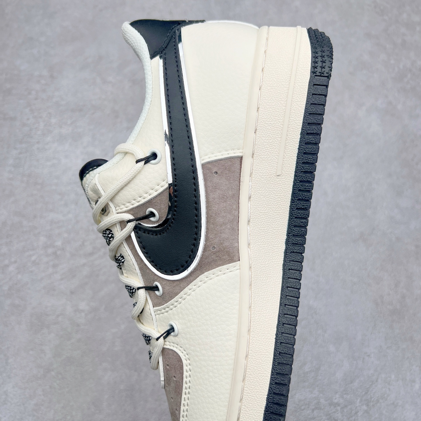 图片[7]-NK Air Force 1´07 Low 空军一号低帮百搭休闲运动板鞋 SJ1198-109 柔软、弹性十足的缓震性能和出色的中底设计 横跨复古与现代的外型结合 造就出风靡全球 三十多年的Force 1 直到今天还深受青睐 尺码：36 36.5 37.5 38 38.5 39 40 40.5 41 42 42.5 43 44 44.5 45-选品中心