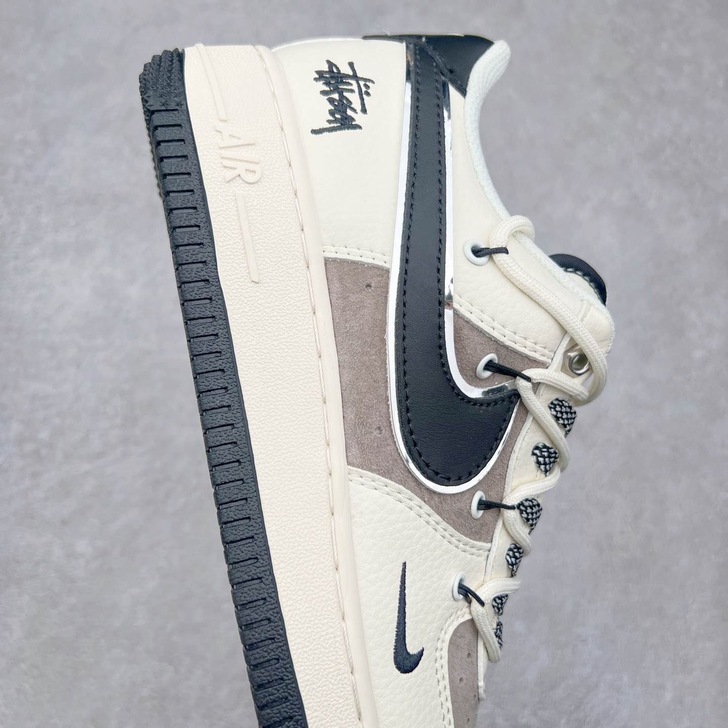 图片[6]-NK Air Force 1´07 Low 空军一号低帮百搭休闲运动板鞋 SJ1198-109 柔软、弹性十足的缓震性能和出色的中底设计 横跨复古与现代的外型结合 造就出风靡全球 三十多年的Force 1 直到今天还深受青睐 尺码：36 36.5 37.5 38 38.5 39 40 40.5 41 42 42.5 43 44 44.5 45-选品中心