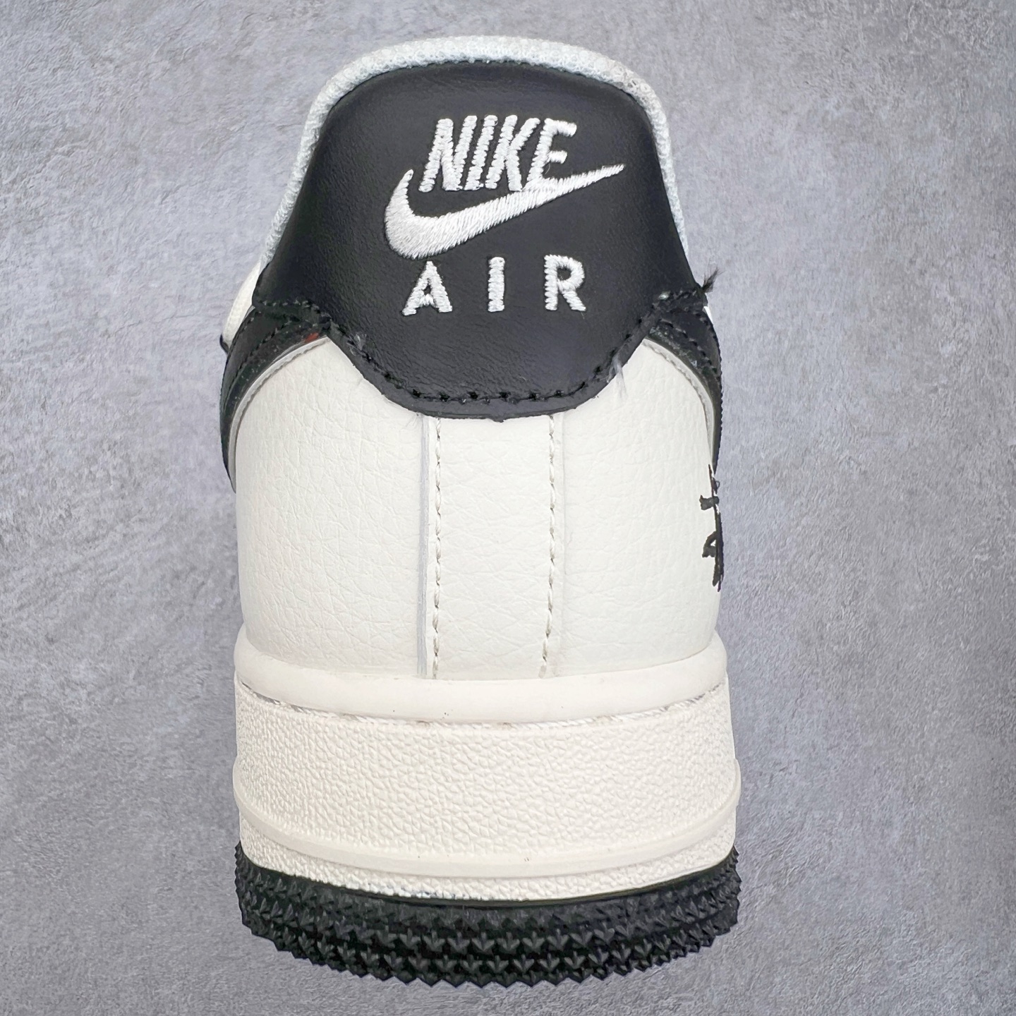 图片[8]-NK Air Force 1´07 Low 空军一号低帮百搭休闲运动板鞋 SJ1198-109 柔软、弹性十足的缓震性能和出色的中底设计 横跨复古与现代的外型结合 造就出风靡全球 三十多年的Force 1 直到今天还深受青睐 尺码：36 36.5 37.5 38 38.5 39 40 40.5 41 42 42.5 43 44 44.5 45-选品中心